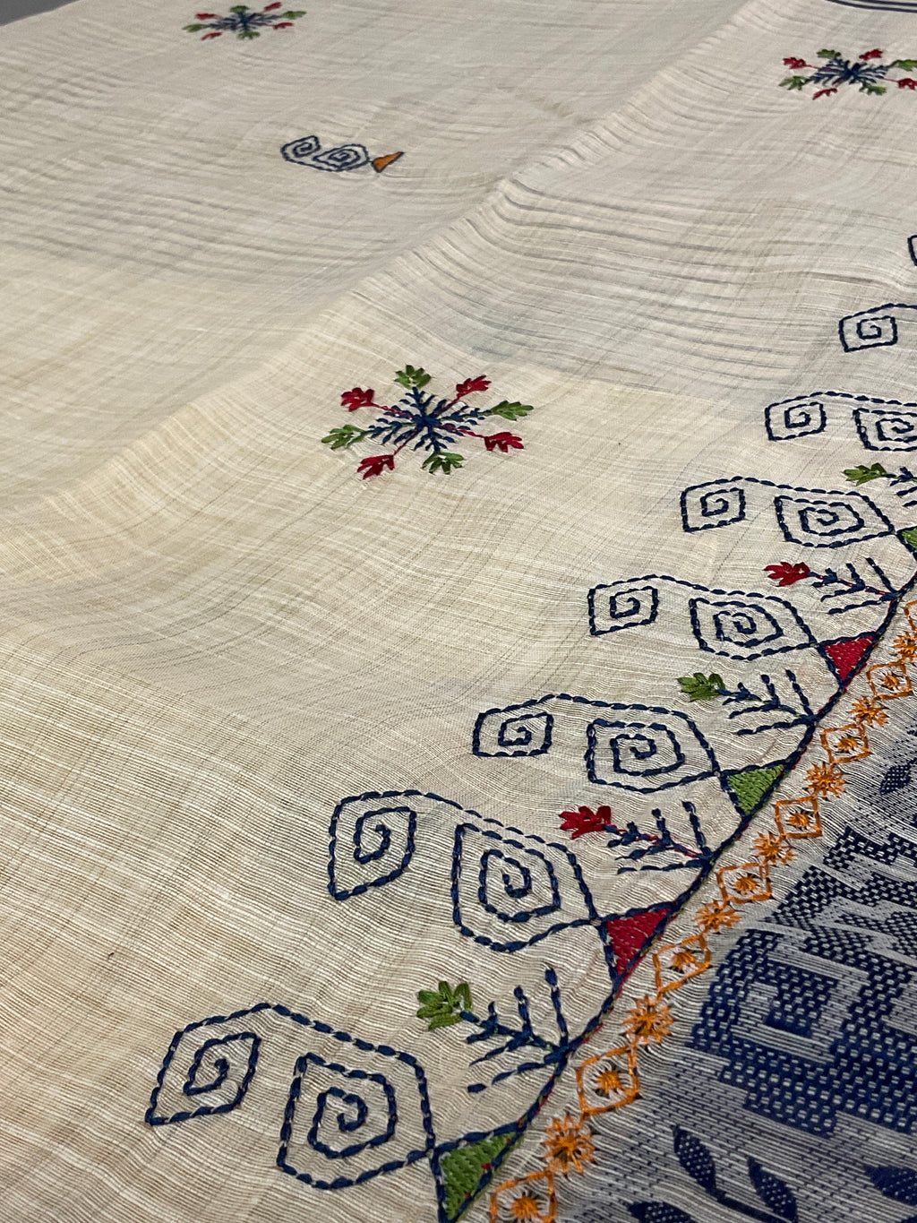 Kalamkari Hand Embroidery Cotton-Linen Saree – Off-White with Dark Blue Vareli Embroidery & Blouse