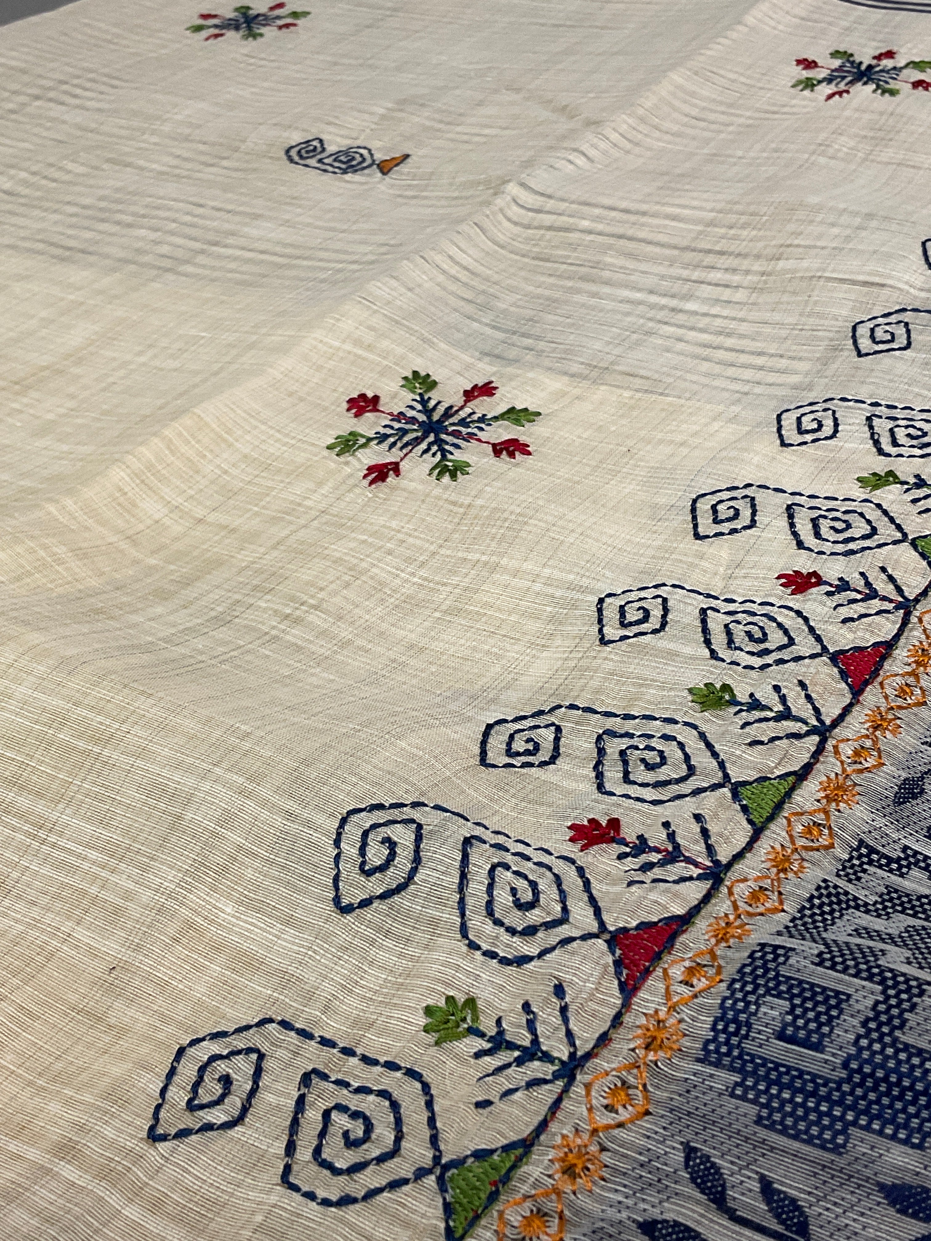 Kalamkari Hand Embroidery Cotton-Linen Saree – Off-White with Dark Blue Vareli Embroidery & Blouse