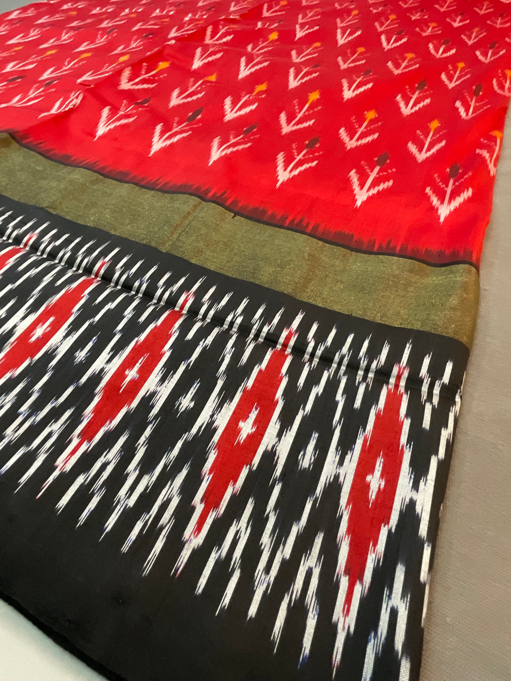 Red Pochampally Zari Silk Saree with Contrast Black Pallu & Plain Blouse