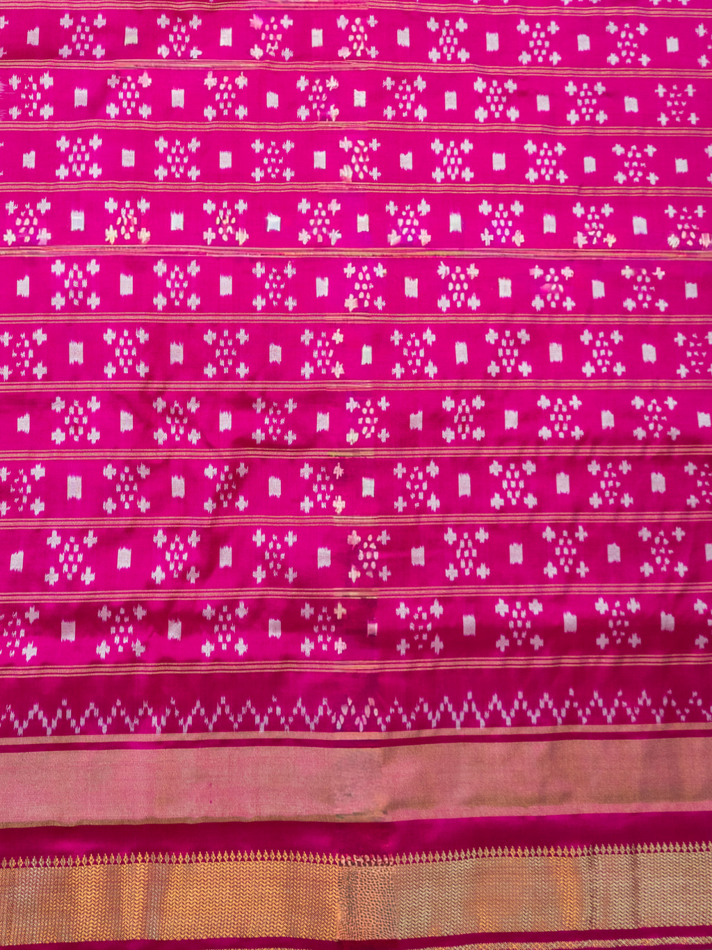 White Pochampally Ghatchola Saree