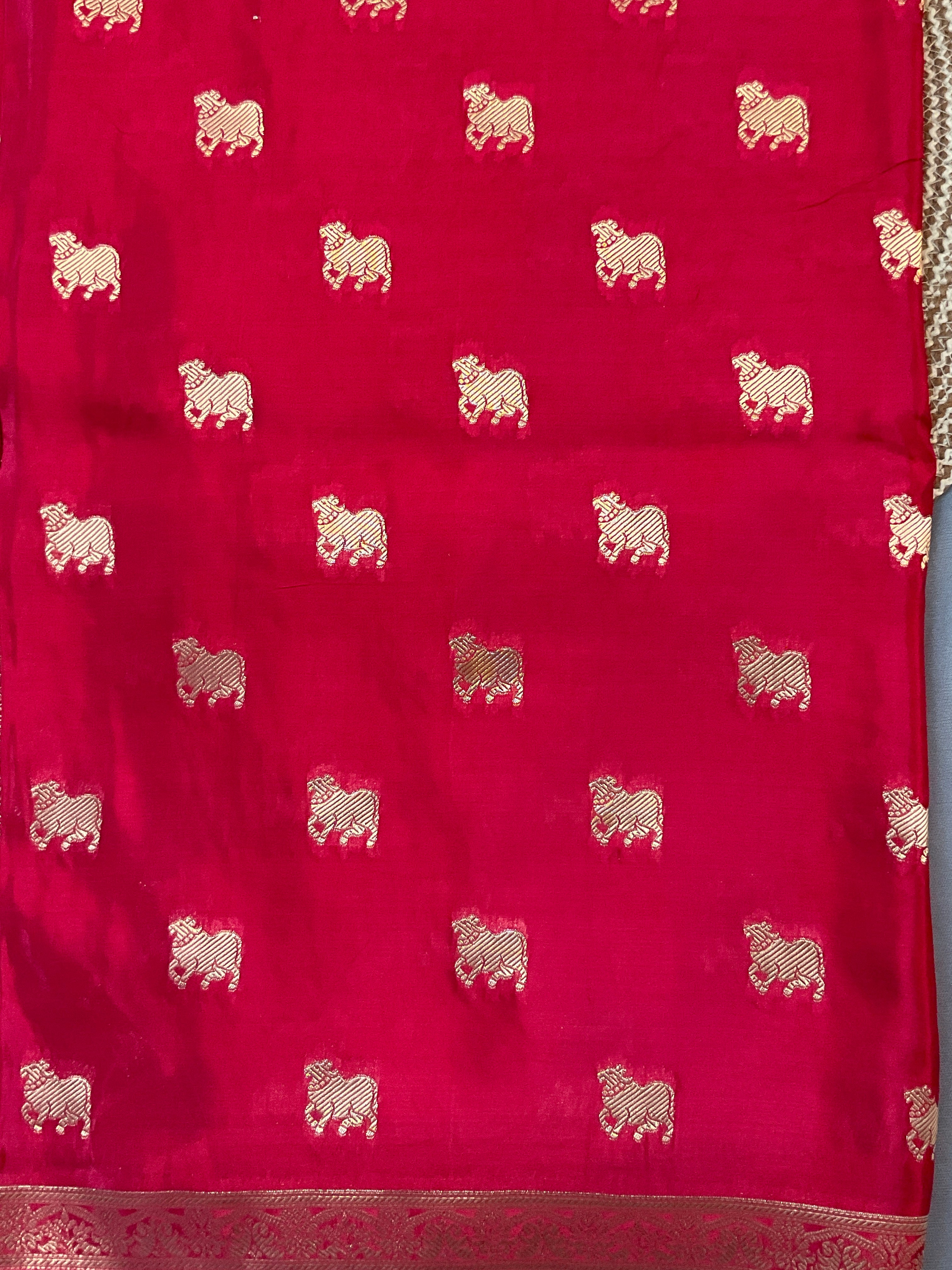 Red Nizami Handloom Soft Silk Saree with Golden Pallu & Plain Blouse