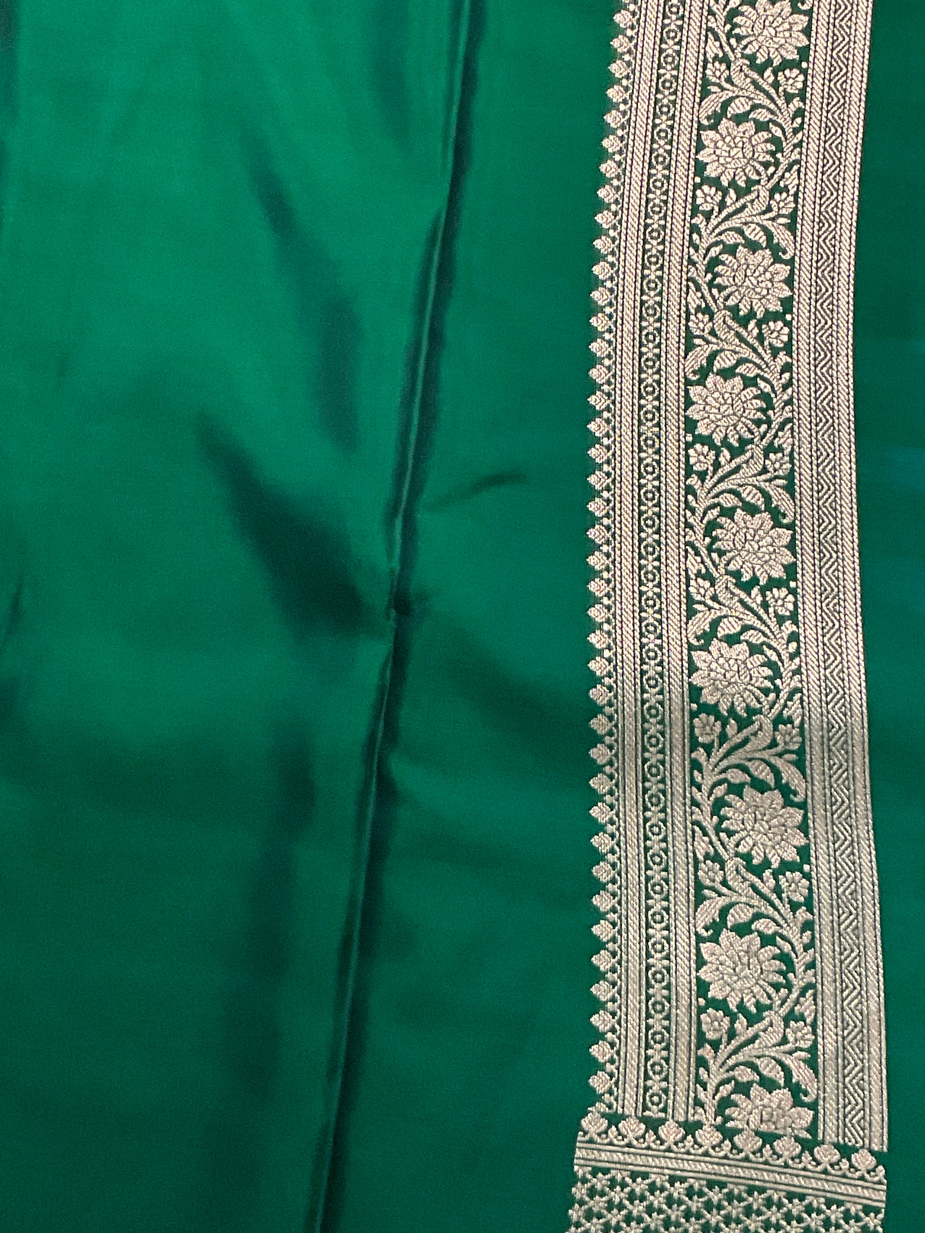 Handloom Banarasi Silk Saree in Olive Green with Contrast Border & Designer Pallu