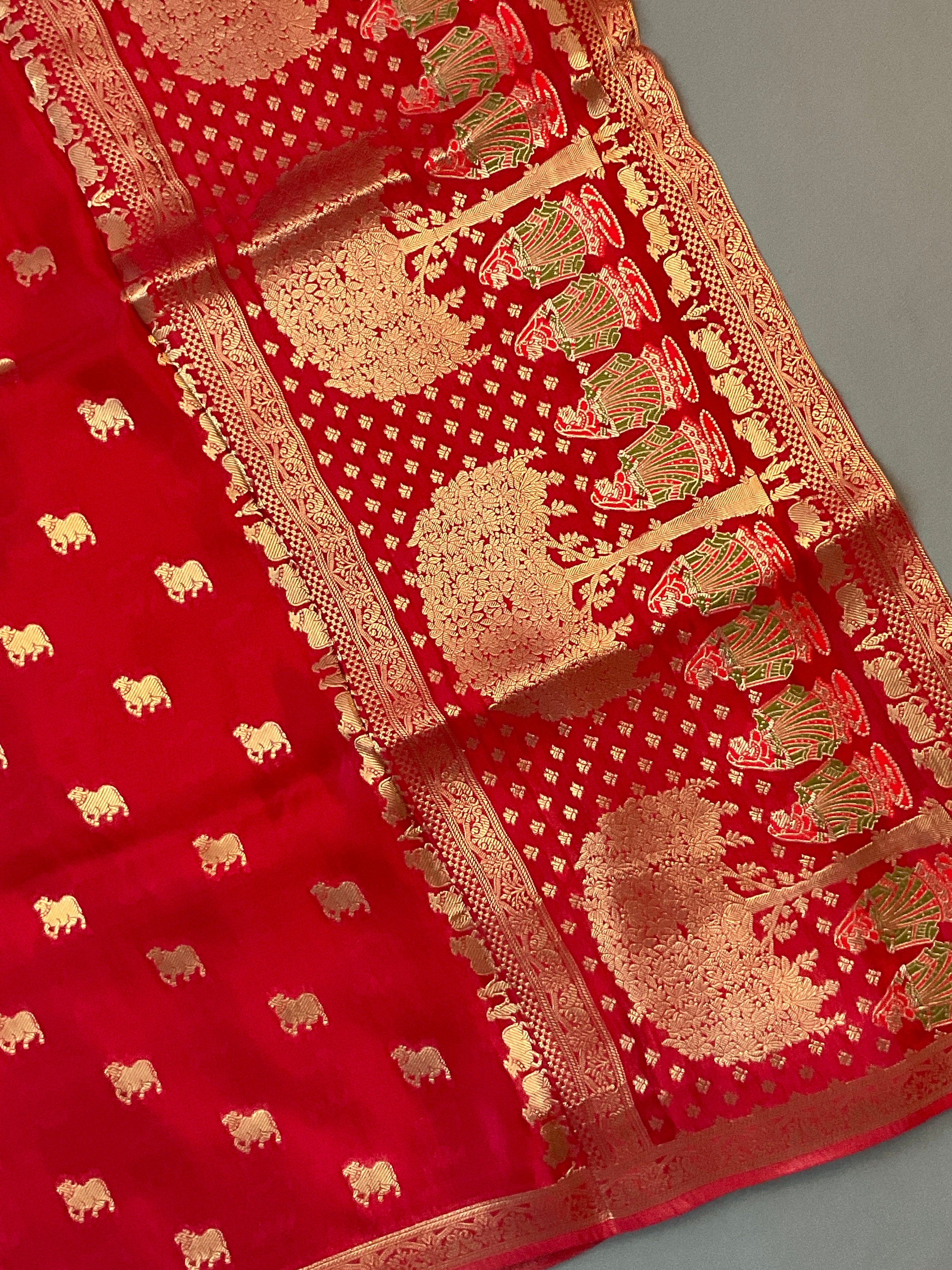 Red Nizami Handloom Soft Silk Saree with Golden Pallu & Plain Blouse