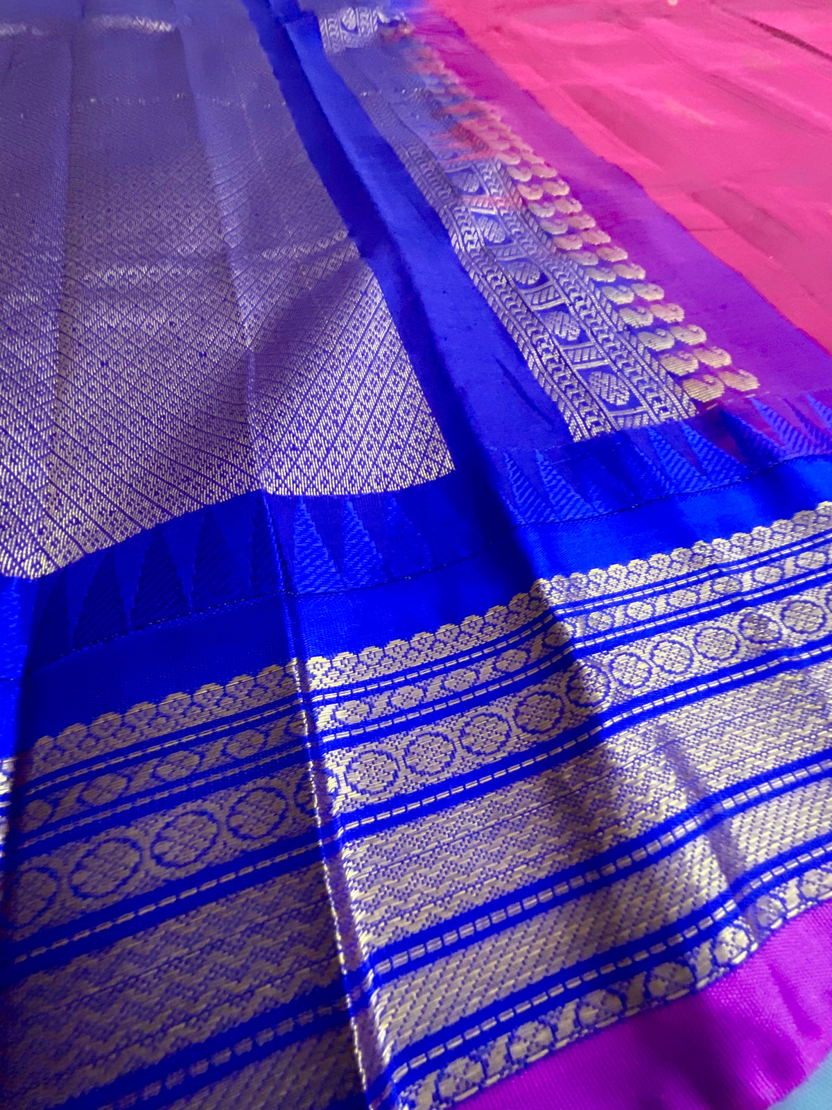 Pallu close-up of red and purple Gadwal silk saree