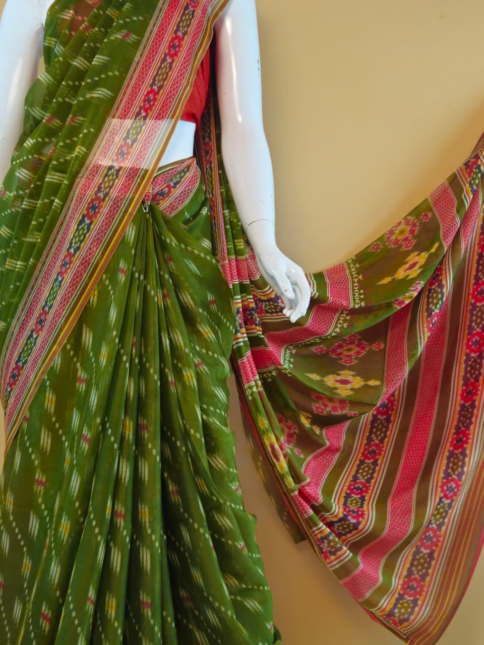 Garden Vareli Nova Nara Chiffon Saree with Blouse — Dark Green
