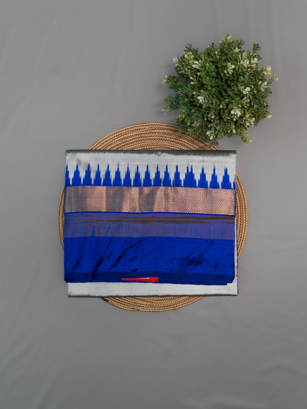 Grey Pochampally Pure Silk Saree — Temple Border, Royal Blue Pallu & Plain Blouse