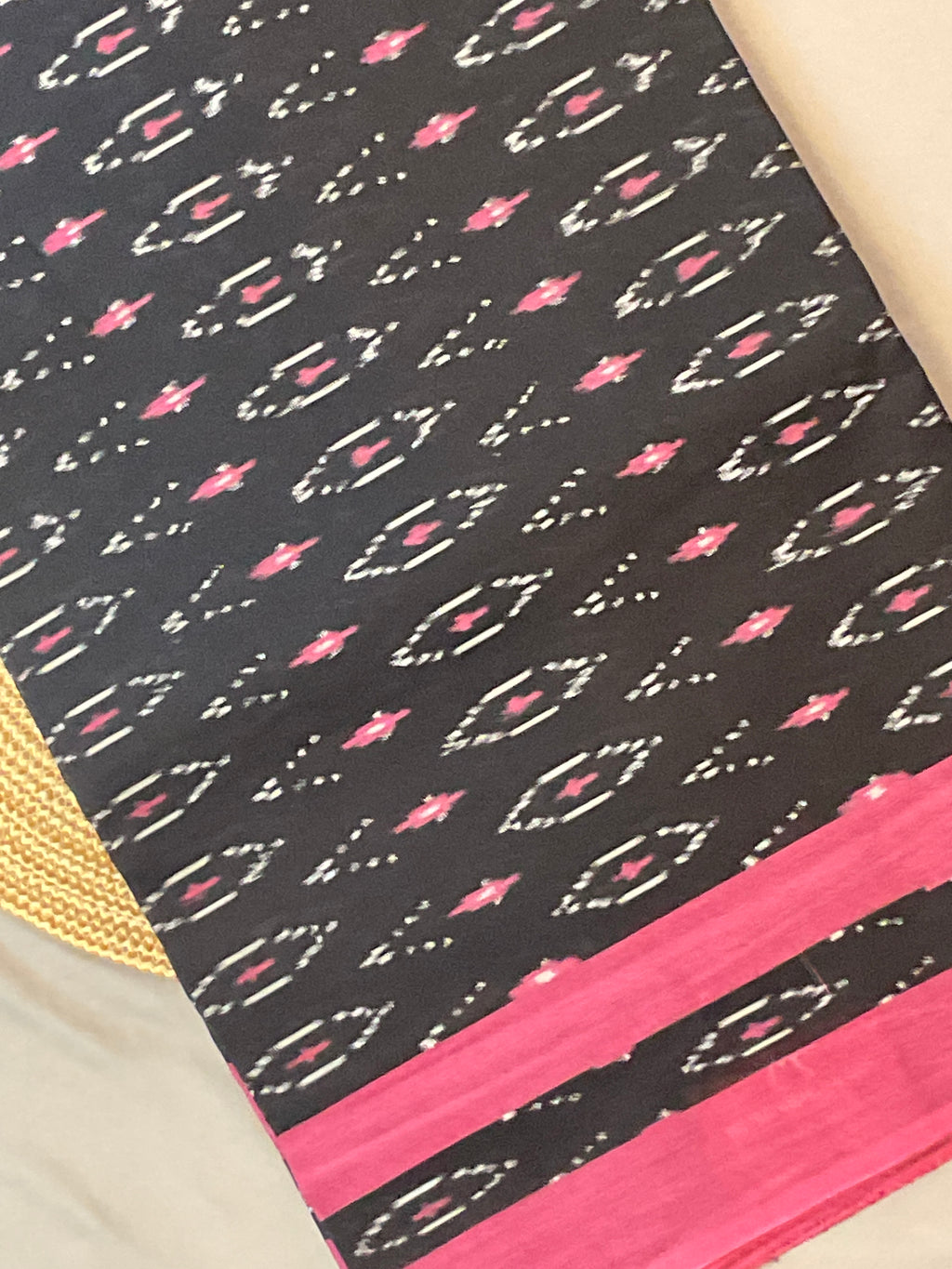 Black Pochampally Ikat Handloom Cotton Saree with Contrast Pallu – Without Blouse