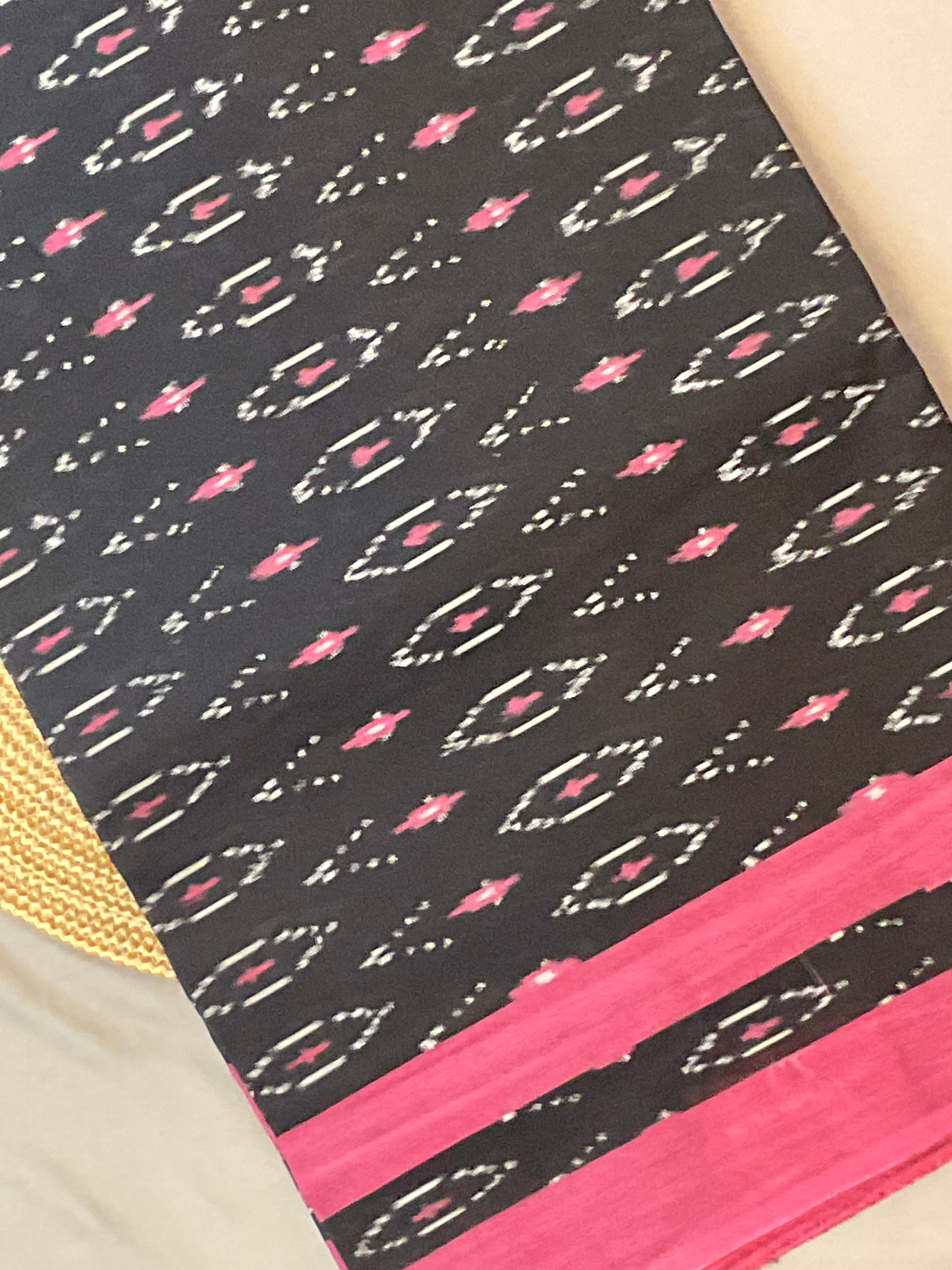 Black Pochampally Ikat Handloom Cotton Saree with Contrast Pallu – Without Blouse
