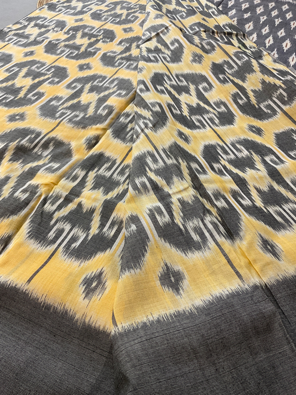 Light Yellow & Grey Pochampally Ikat Handloom Cotton Saree with Contrast Pallu – Without Blouse
