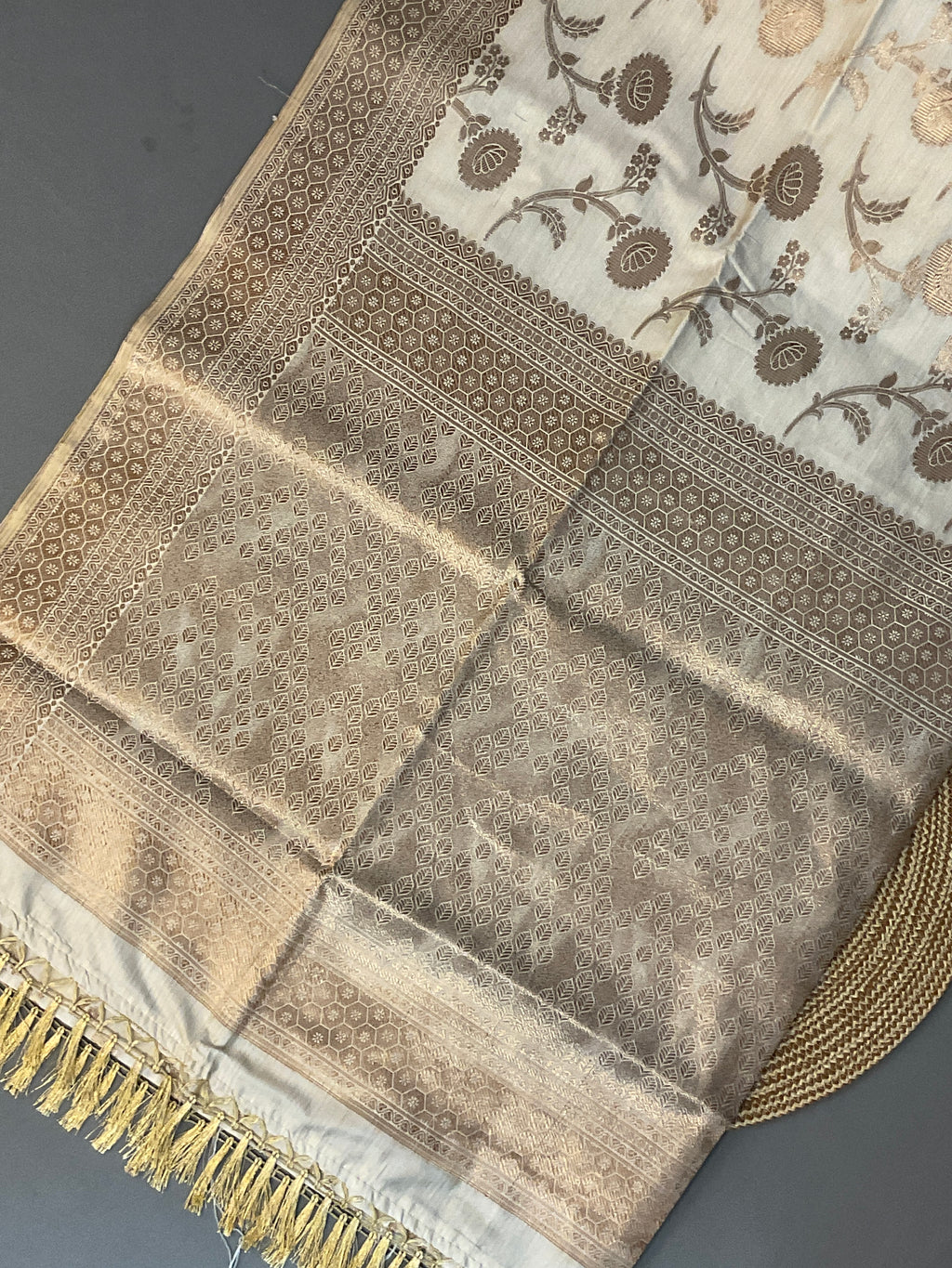 Designer White & Gold Zari Cotton Silk Saree with Contrast Pallu & Blouse – Onam Special