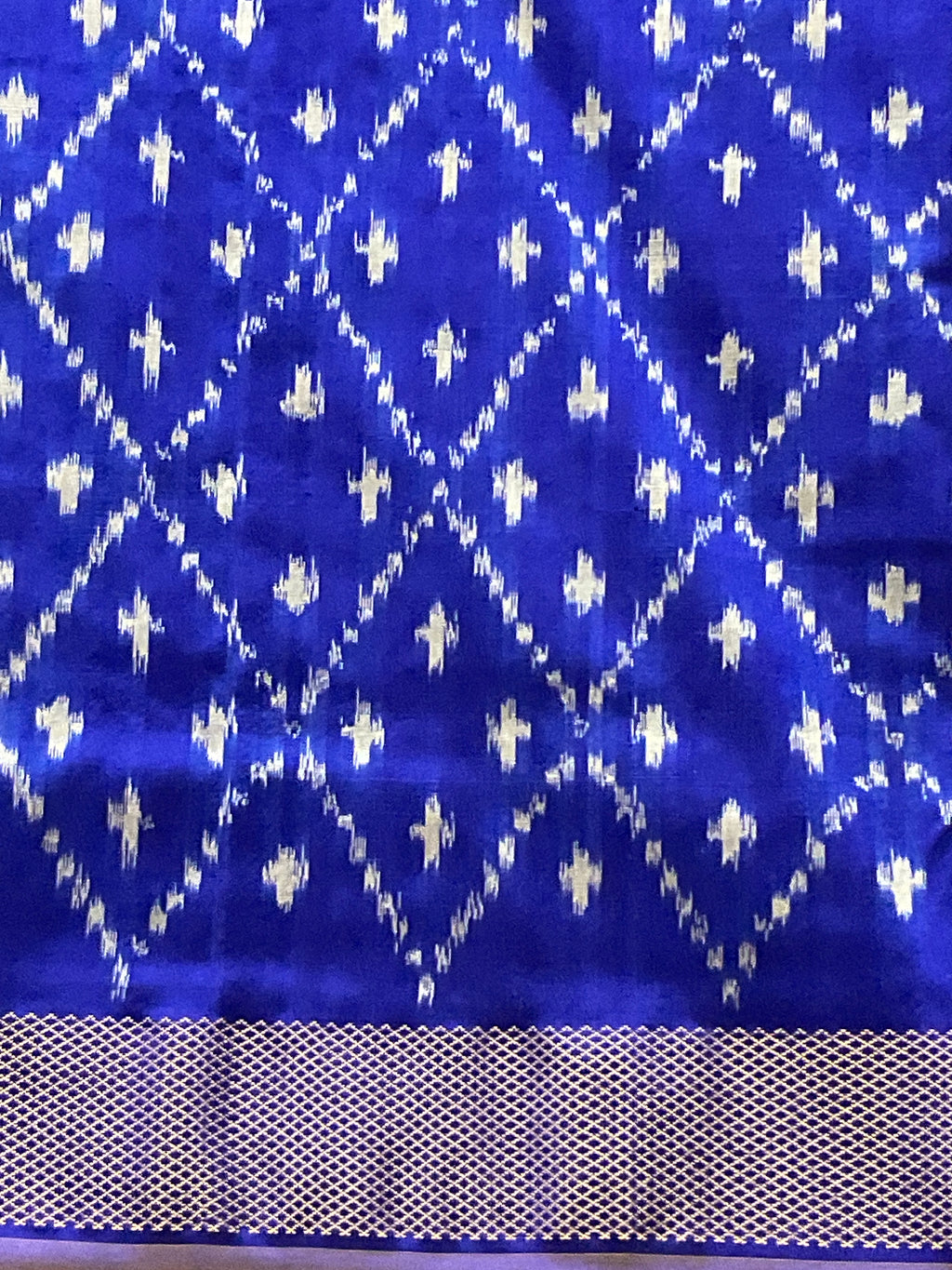 Grey Pochampally Pure Silk Saree — Temple Border, Royal Blue Pallu & Plain Blouse