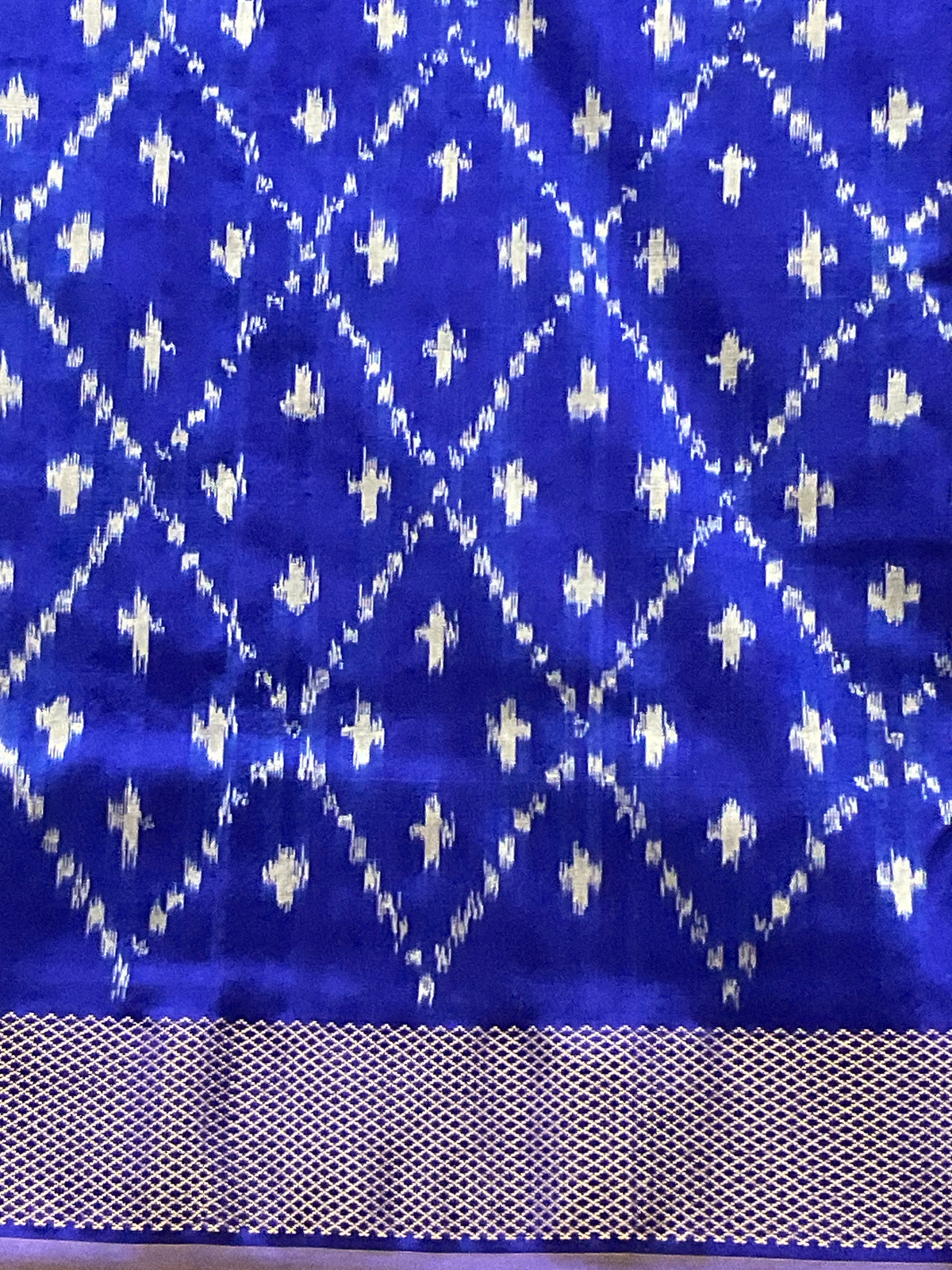 Grey Pochampally Pure Silk Saree — Temple Border, Royal Blue Pallu & Plain Blouse