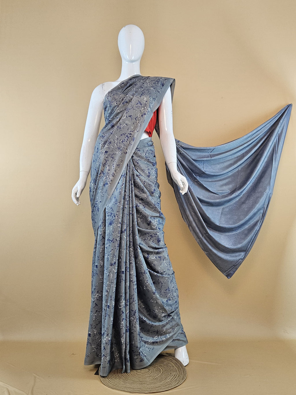 Garden Vareli Super Como Crepe Saree with Blouse — Gray