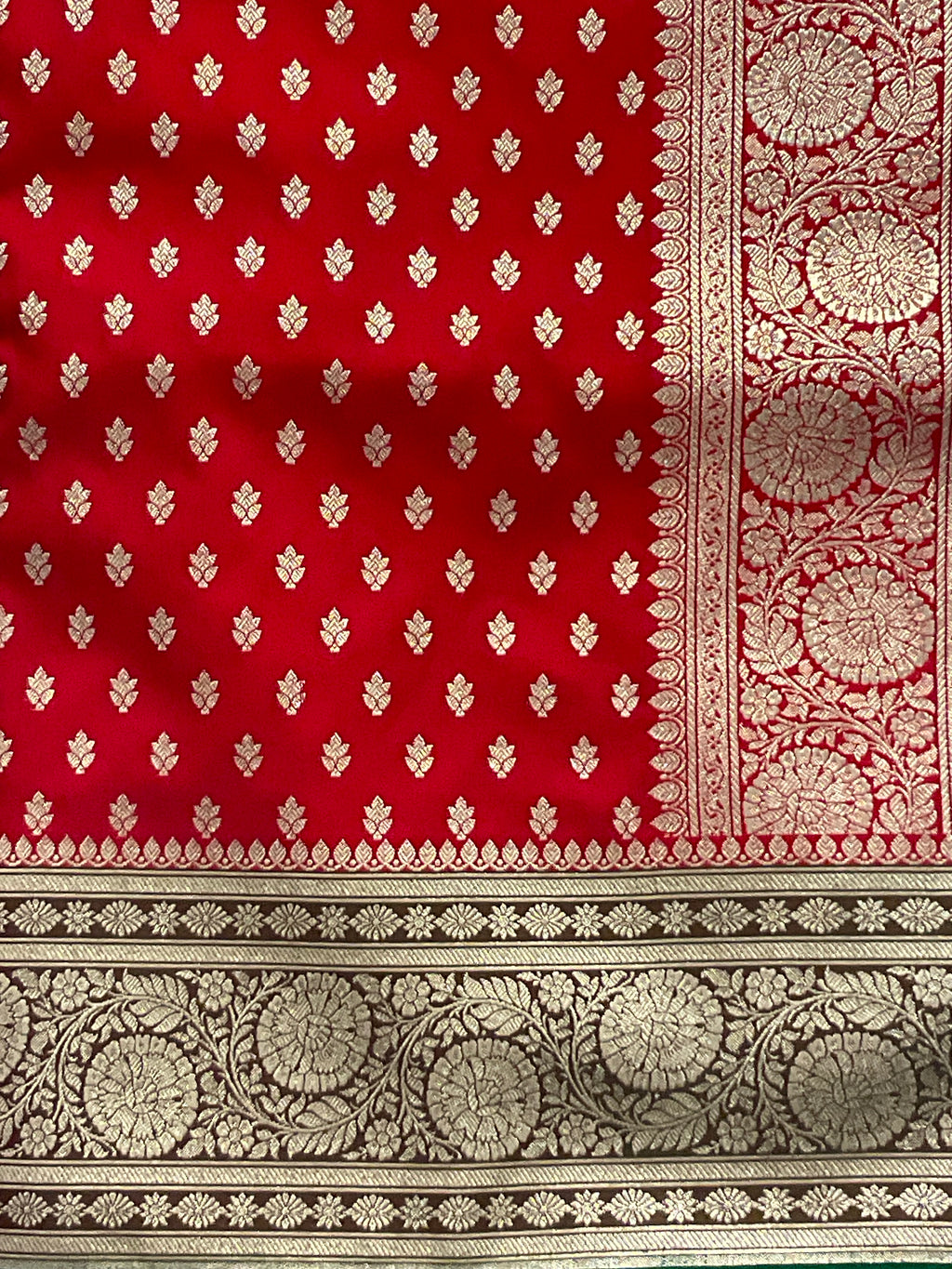 Handloom Banarasi Silk Saree in Red with Gold Zari Border & Contrast Green Zari Pallu