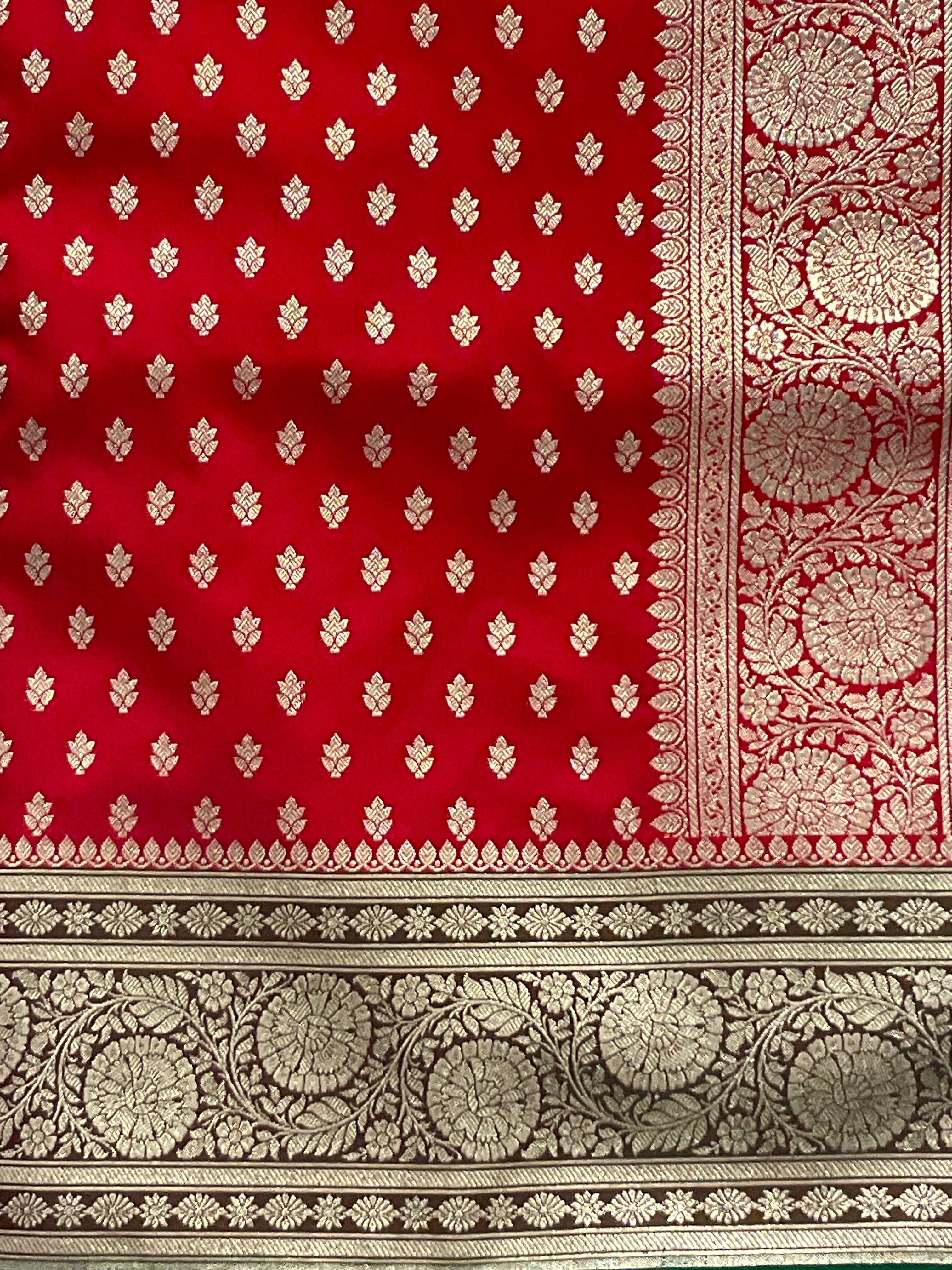 Handloom Banarasi Silk Saree in Red with Gold Zari Border & Contrast Green Zari Pallu