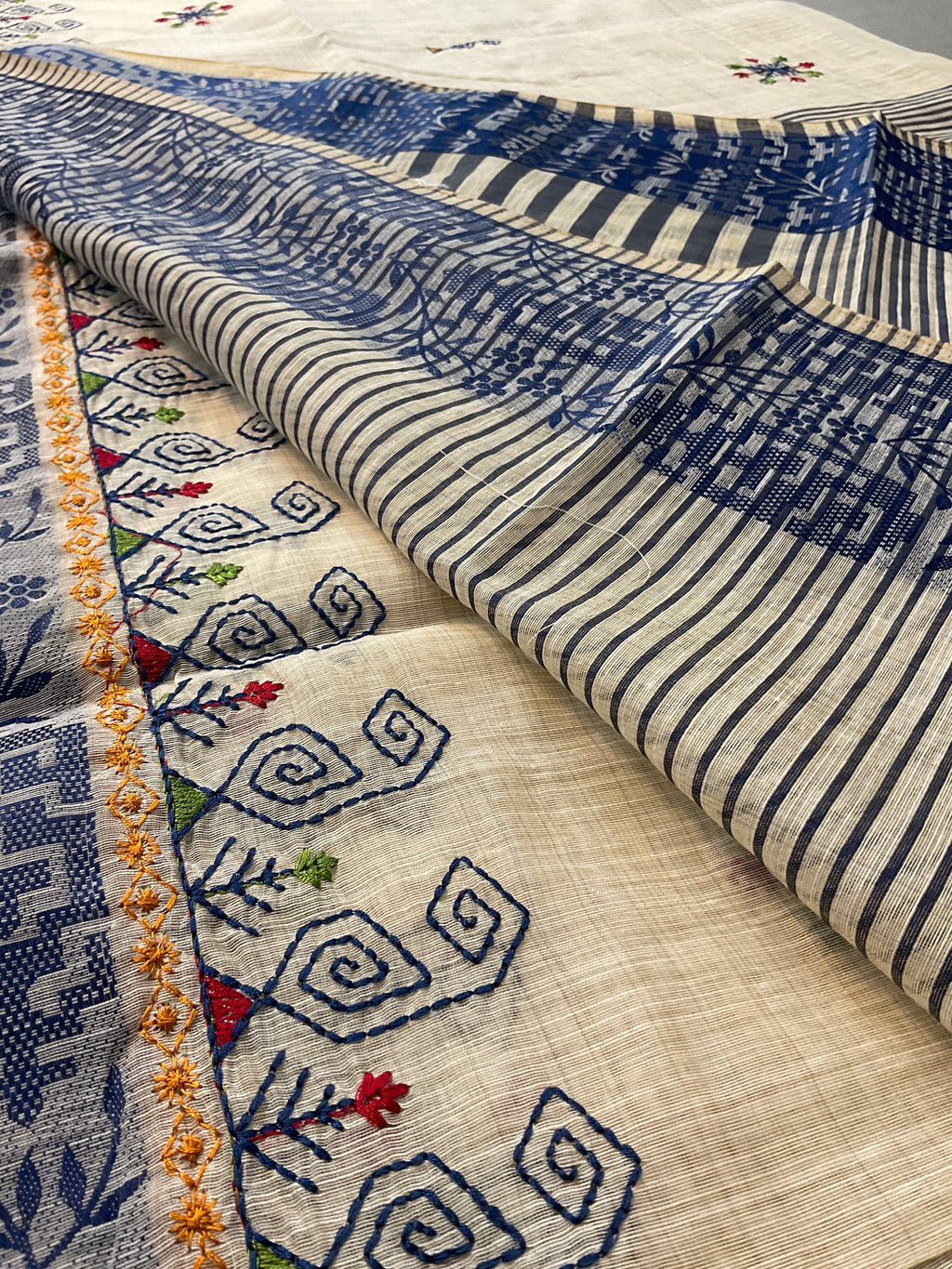 Kalamkari Hand Embroidery Cotton-Linen Saree – Off-White with Dark Blue Vareli Embroidery & Blouse