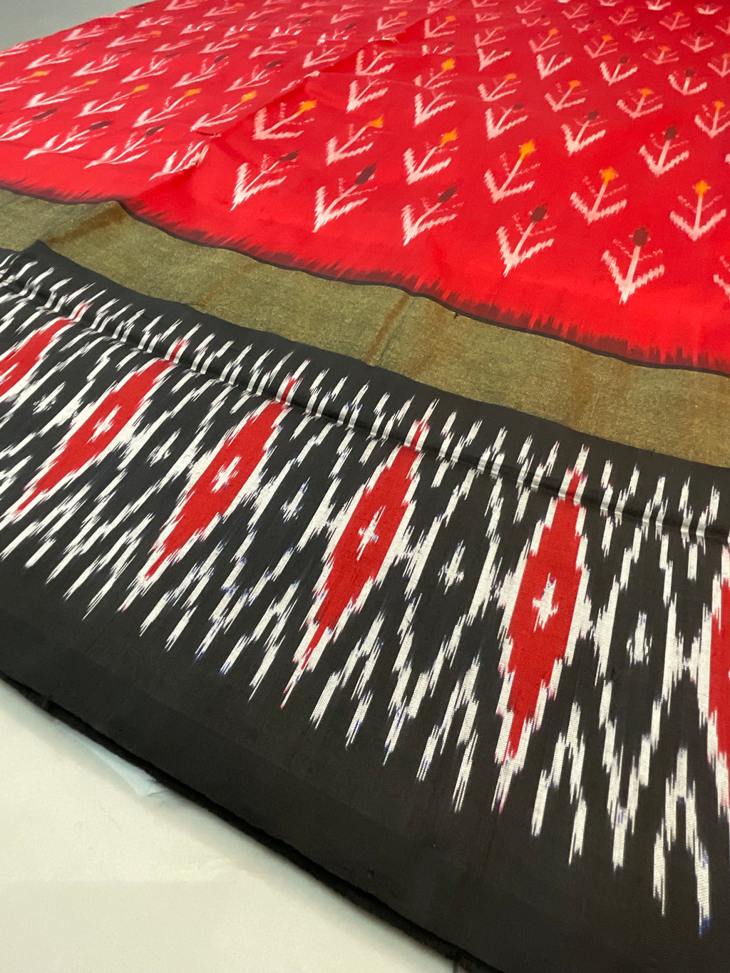 Red Pochampally Zari Silk Saree with Contrast Black Pallu & Plain Blouse