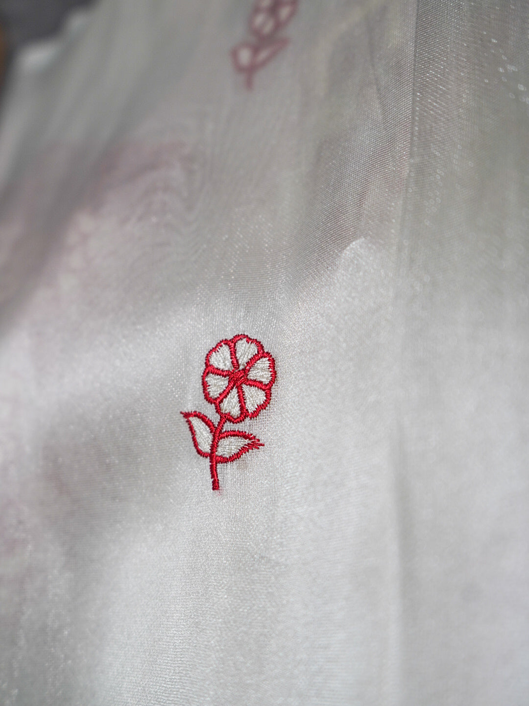 White & Red Pure Tissue Silk Saree – Heavy Animal-Motif Embroidery Designer Saree