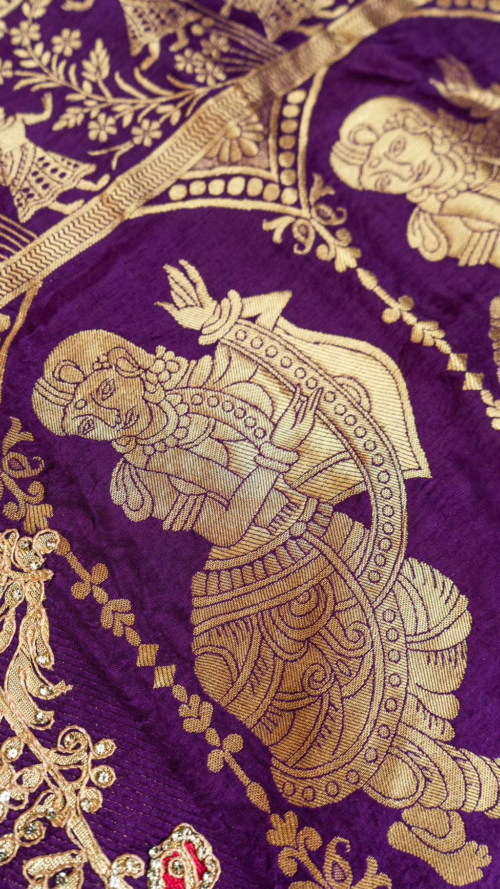 Deep Purple Pure Handloom Silk Saree – Bandhej Weave, Rajwada Pallu & Heavy Embroidered Border