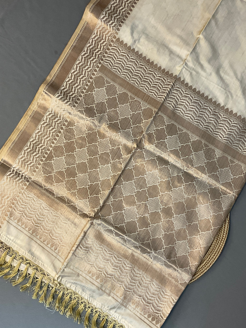 Traditional Kerala White & Gold Designer Zari Cotton Silk Saree with Blouse