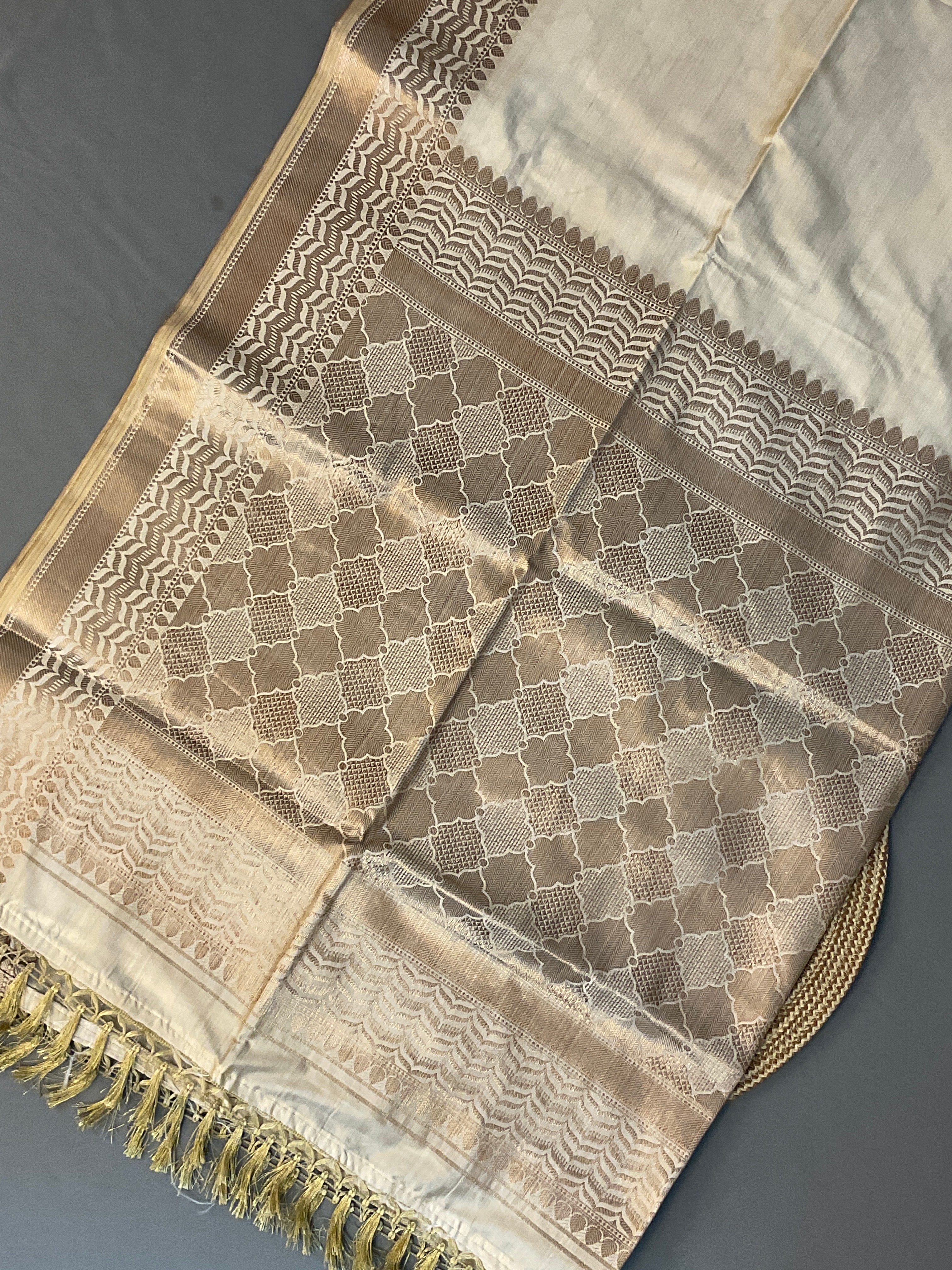Traditional Kerala White & Gold Designer Zari Cotton Silk Saree with Blouse