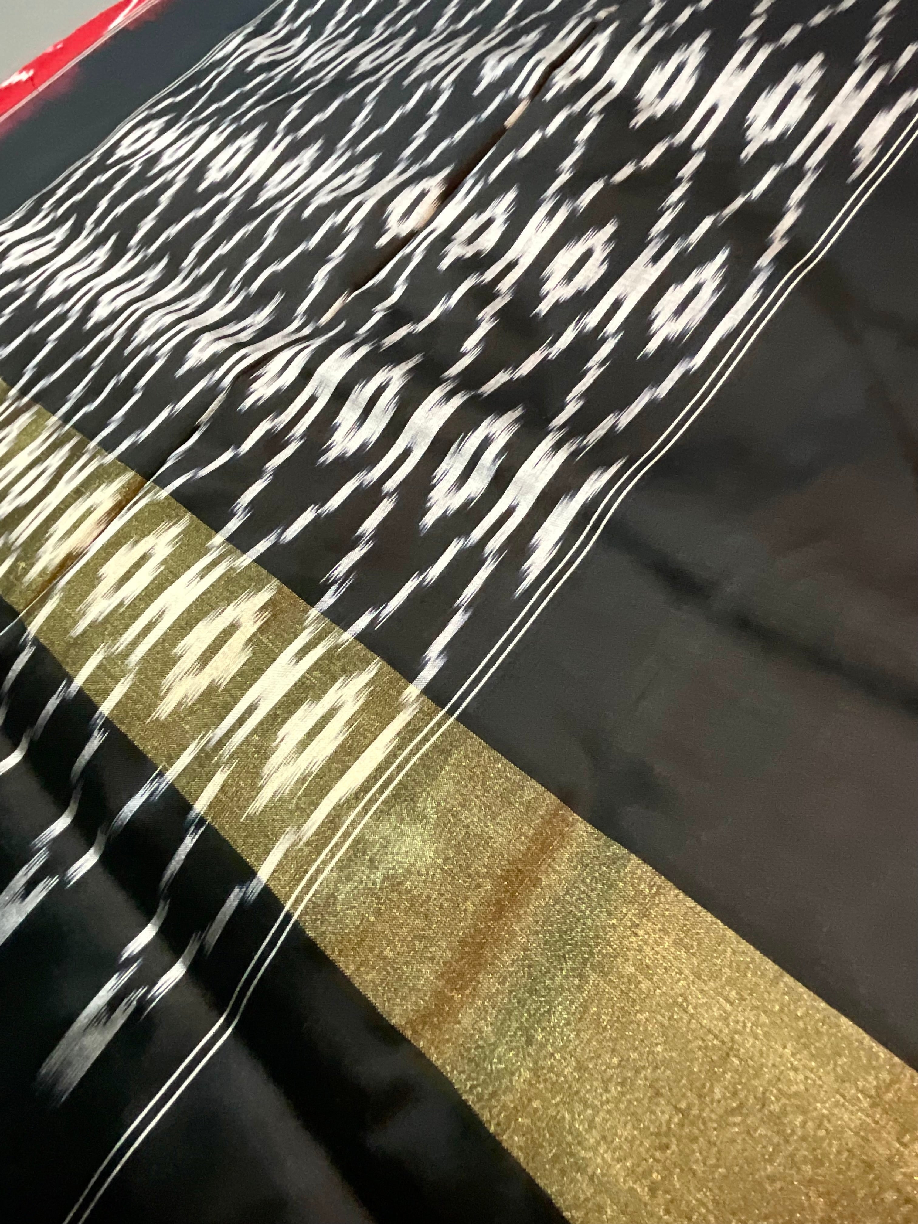 Red Pochampally Zari Silk Saree with Contrast Black Pallu & Plain Blouse
