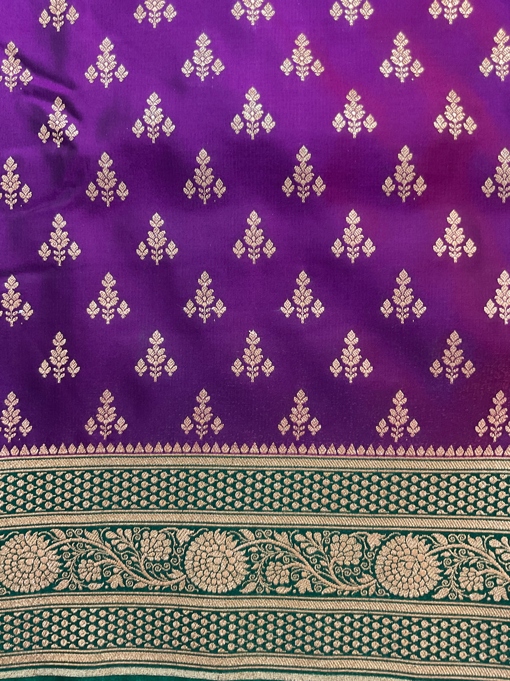 Handloom Banarasi Silk Saree in Purple with Contrast Dark Green Border & Designer Pallu