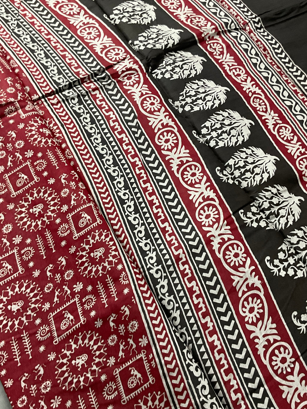 Vareli Kalamkari Printed Soft Silk Saree in Red with Black Contrast Pallu and Gold Border