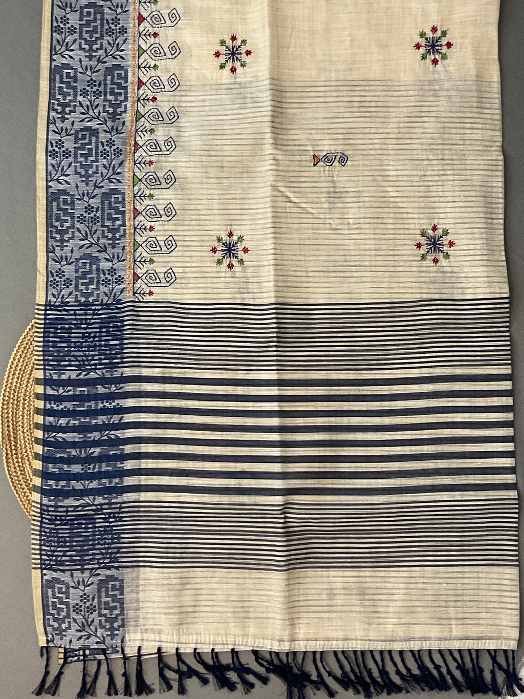 Kalamkari Hand Embroidery Cotton-Linen Saree – Off-White with Dark Blue Vareli Embroidery & Blouse