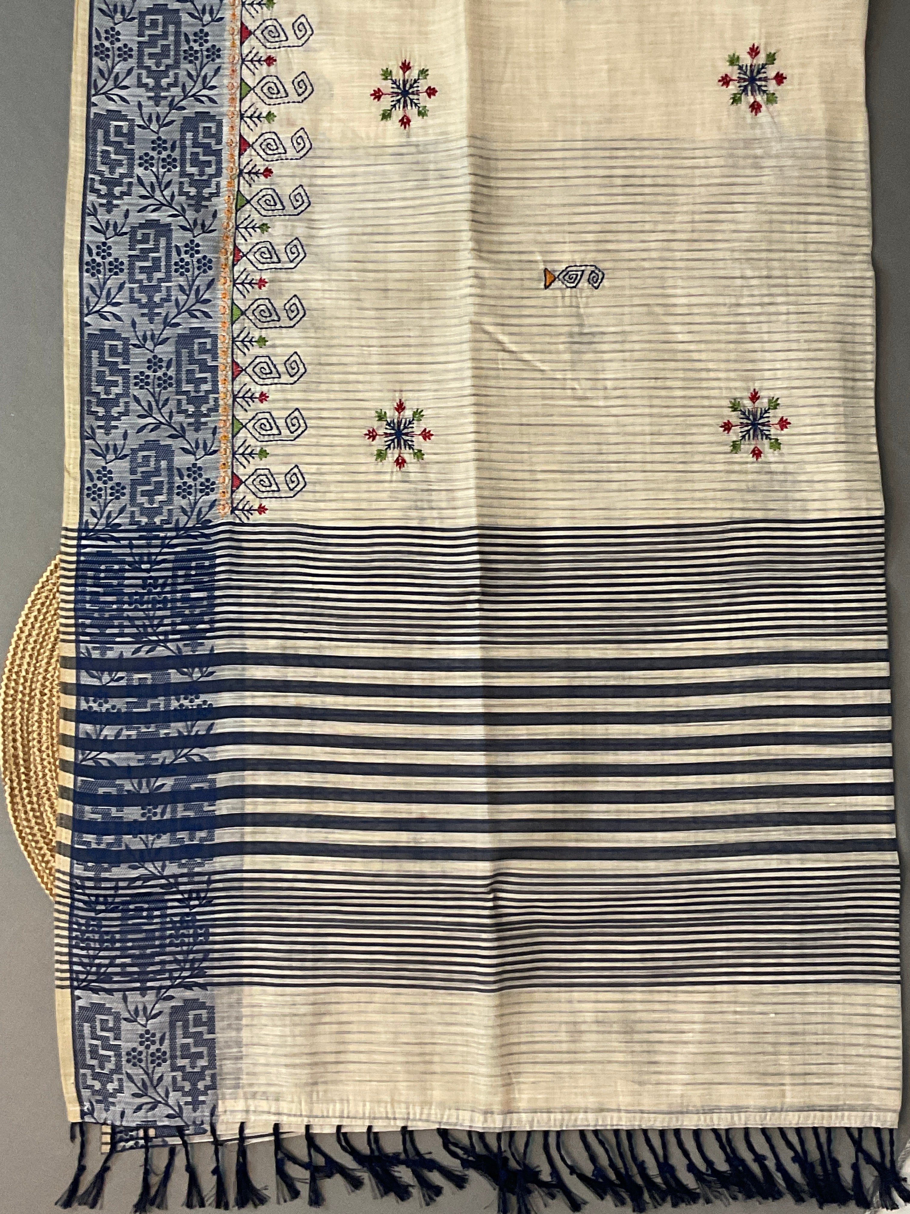 Kalamkari Hand Embroidery Cotton-Linen Saree – Off-White with Dark Blue Vareli Embroidery & Blouse