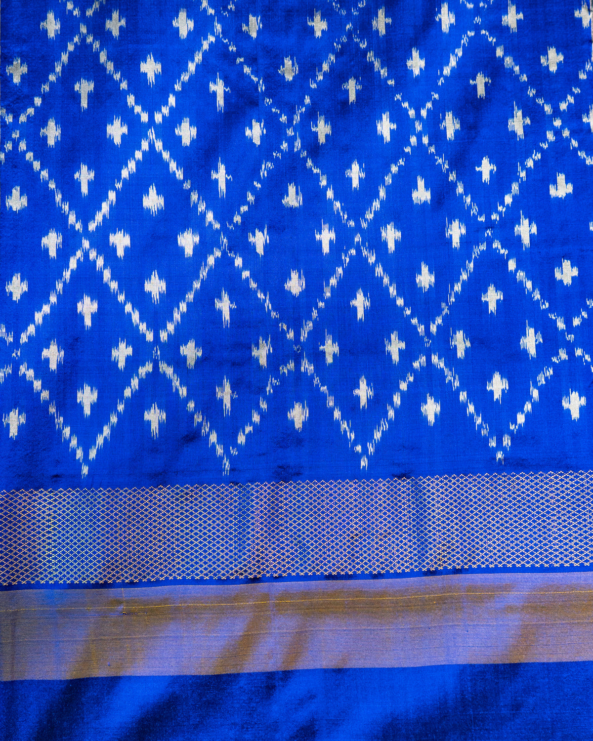 Grey Pochampally Pure Silk Saree — Temple Border, Royal Blue Pallu & Plain Blouse