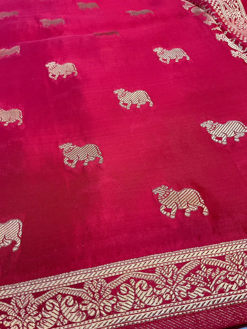 Red Nizami Handloom Soft Silk Saree with Golden Pallu & Plain Blouse