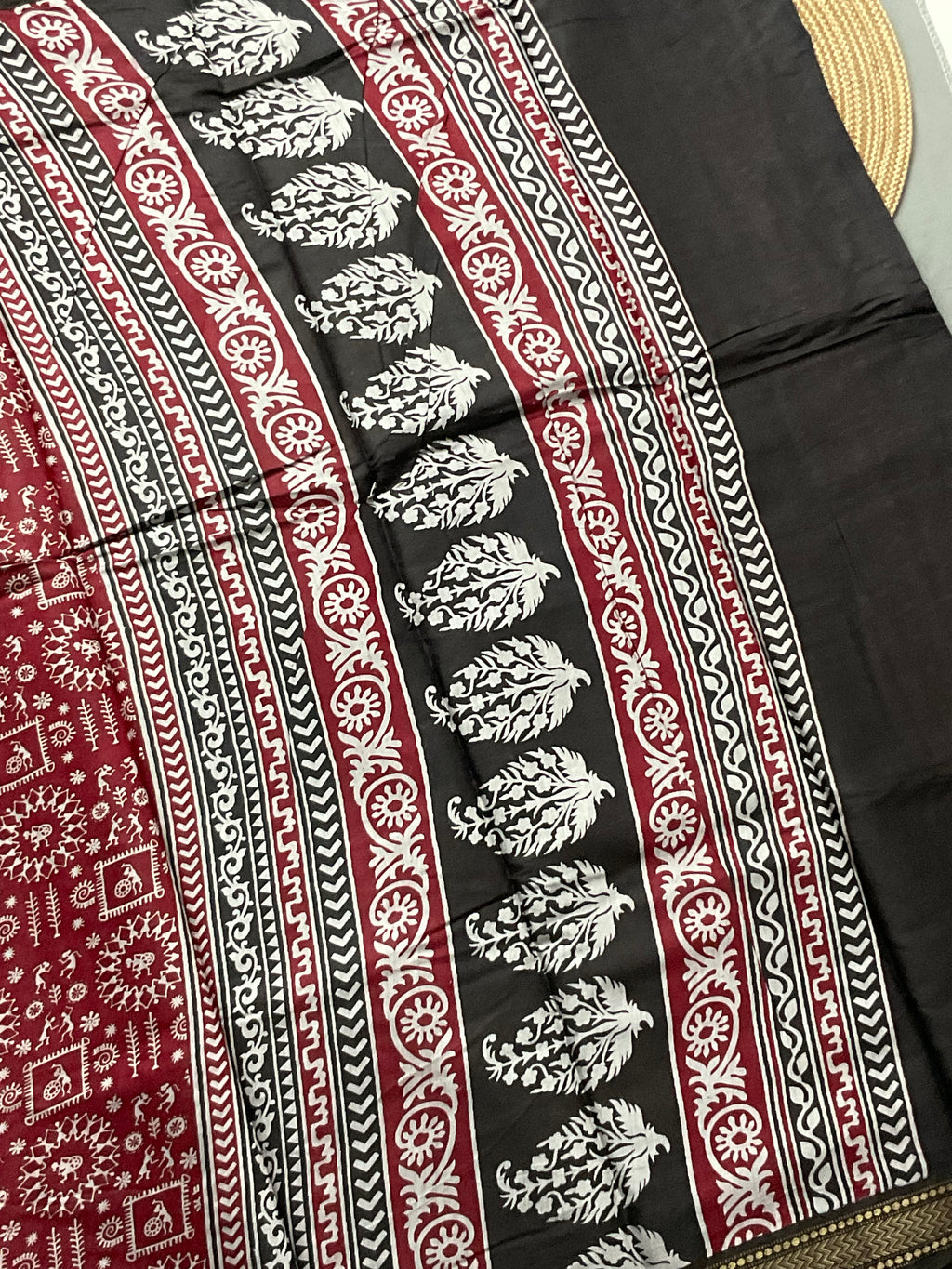 Vareli Kalamkari Printed Soft Silk Saree in Red with Black Contrast Pallu and Gold Border