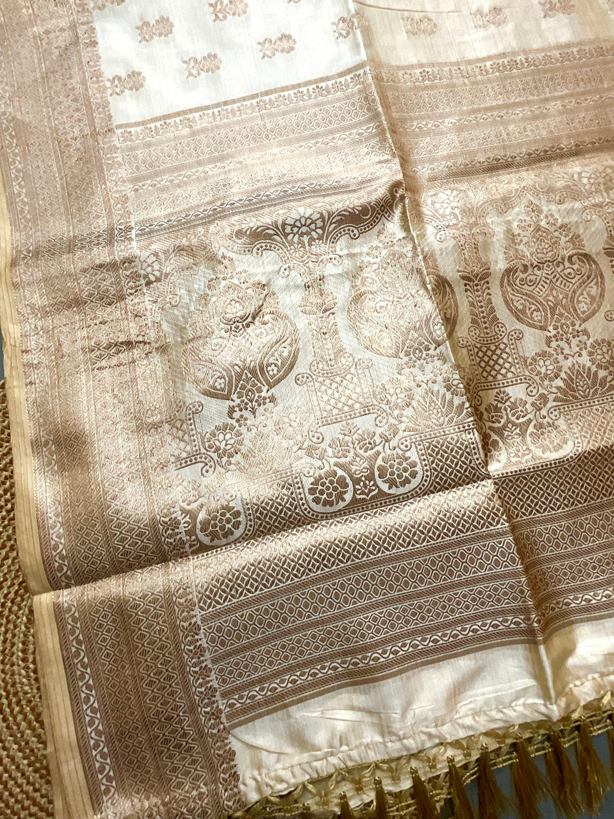White & Gold Handloom Cotton Silk Saree — Zari Pallu & Plain Blouse Piece