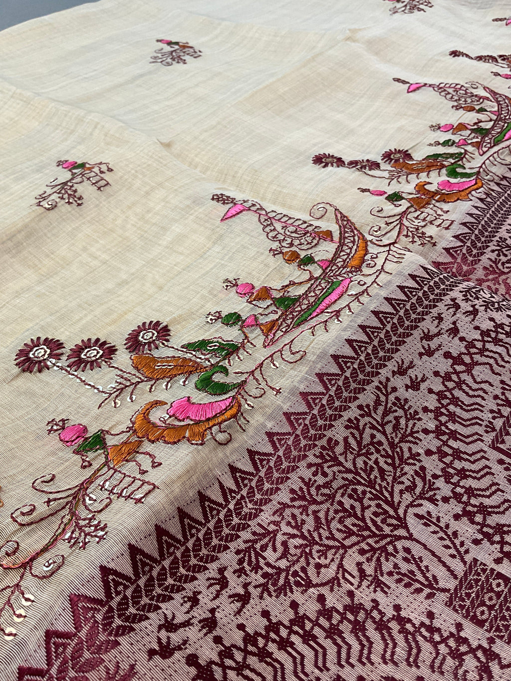 Kalamkari Hand Embroidery Cotton-Linen Saree – Off-White with Maroon Vareli Embroidery & Blouse