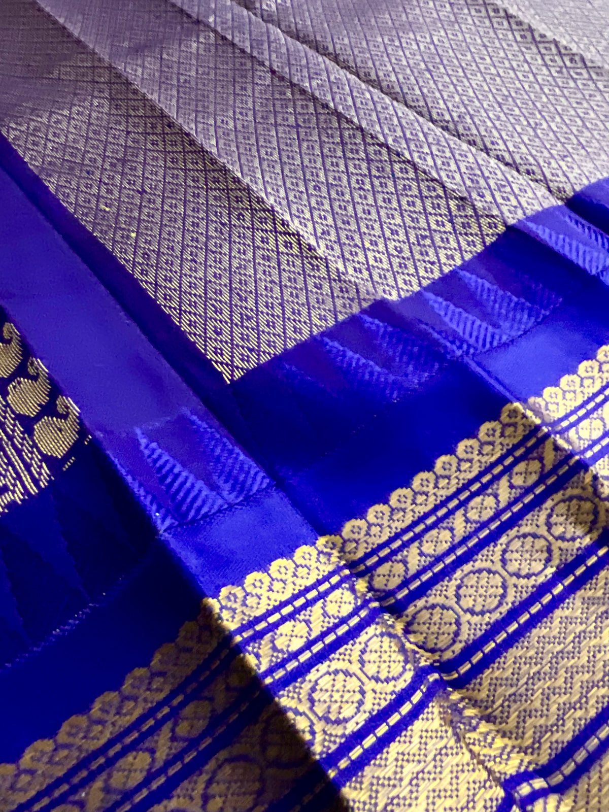 Pallu close-up of cream and violet Gadwal silk saree