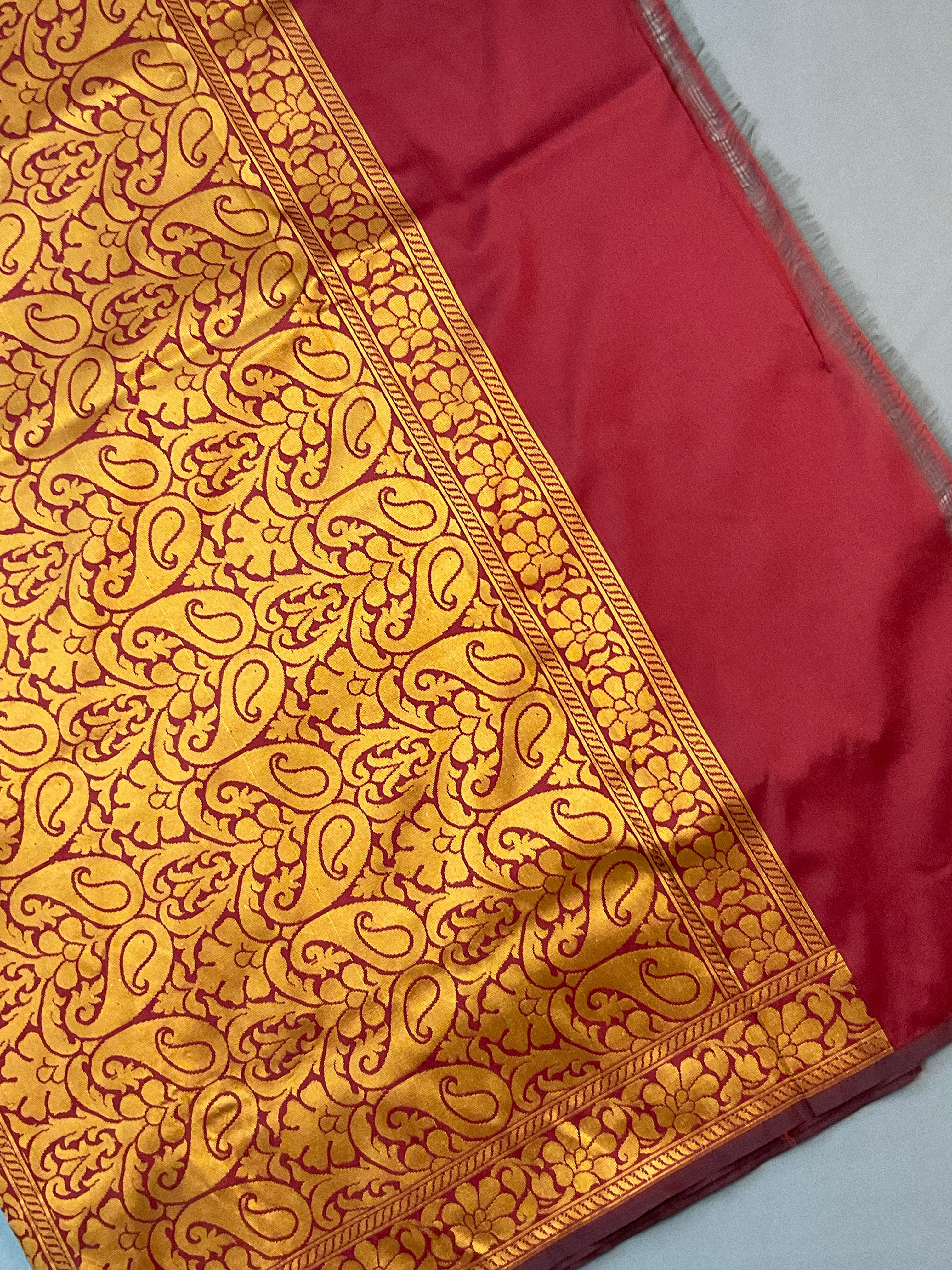 Red Jamdani Handloom Silk Saree with Gold Border & Gold Pallu with blouse