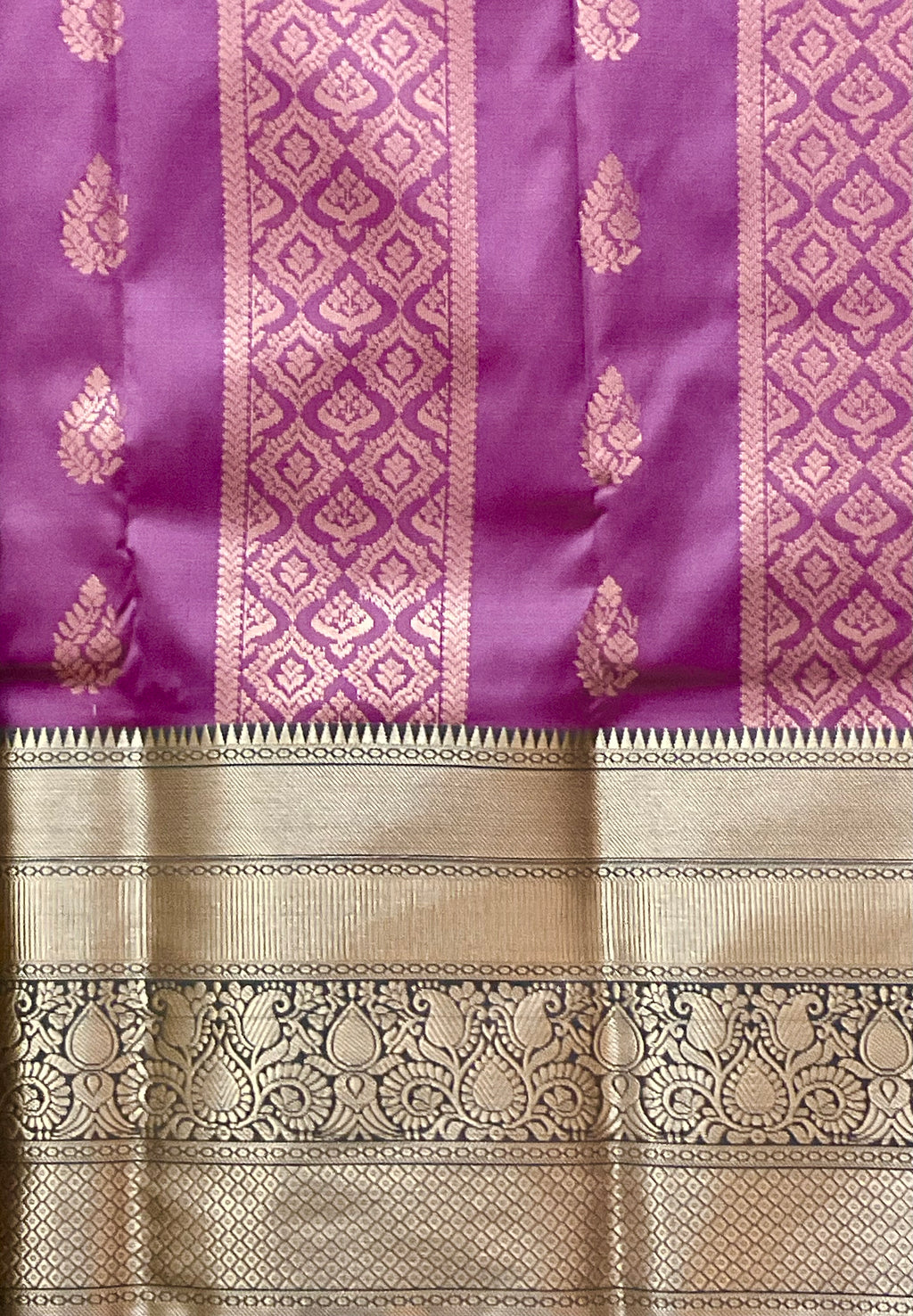 Lavender Kanchipuram Pattu Silk Saree — Green Contrast Pallu & Heavy Green Border, with Blouse