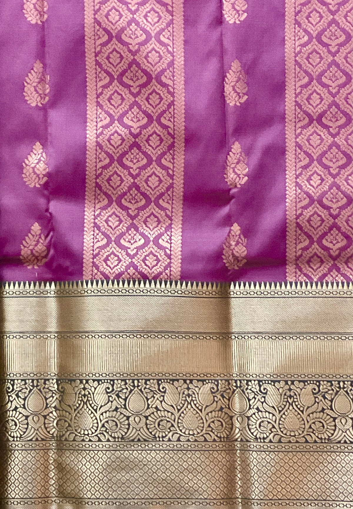 Lavender Kanchipuram Pattu Silk Saree — Green Contrast Pallu & Heavy Green Border, with Blouse