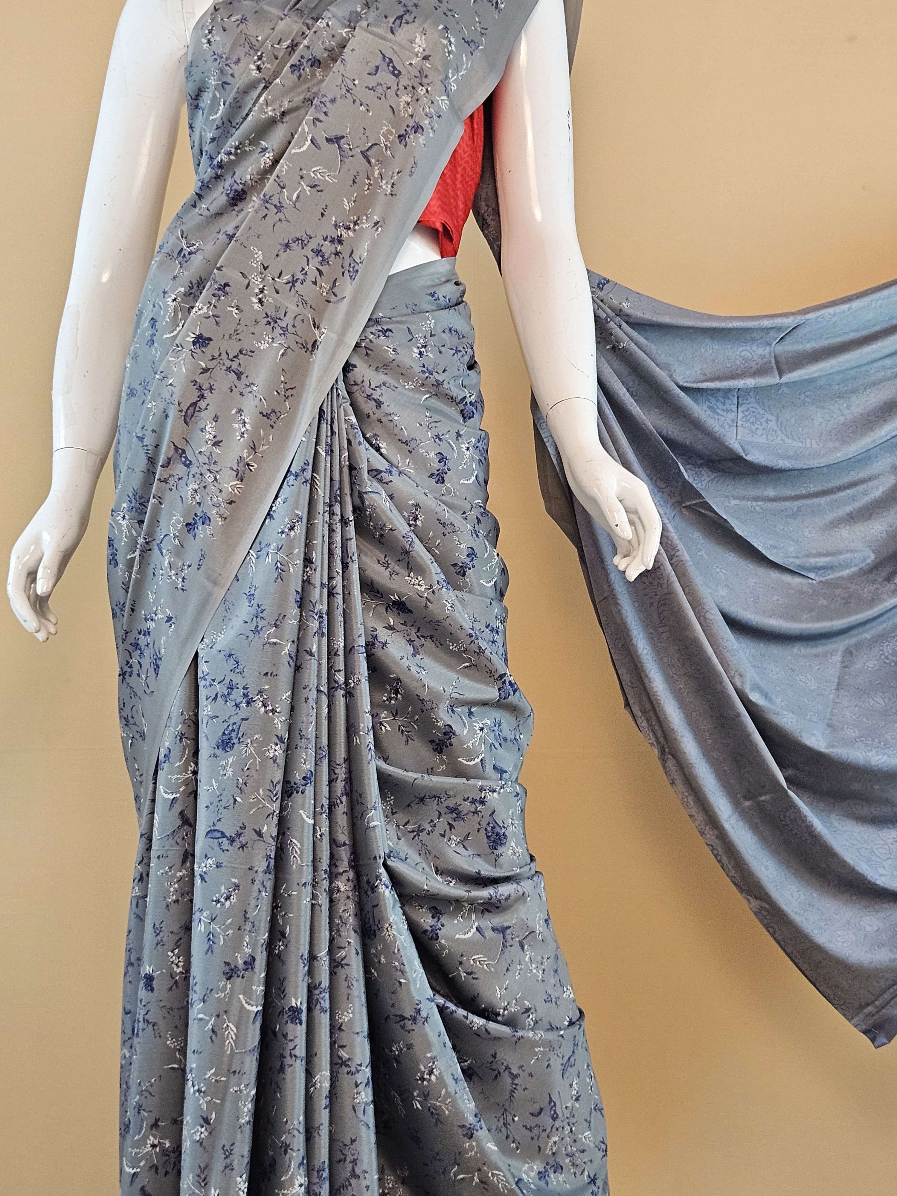 Garden Vareli Super Como Crepe Saree with Blouse — Gray