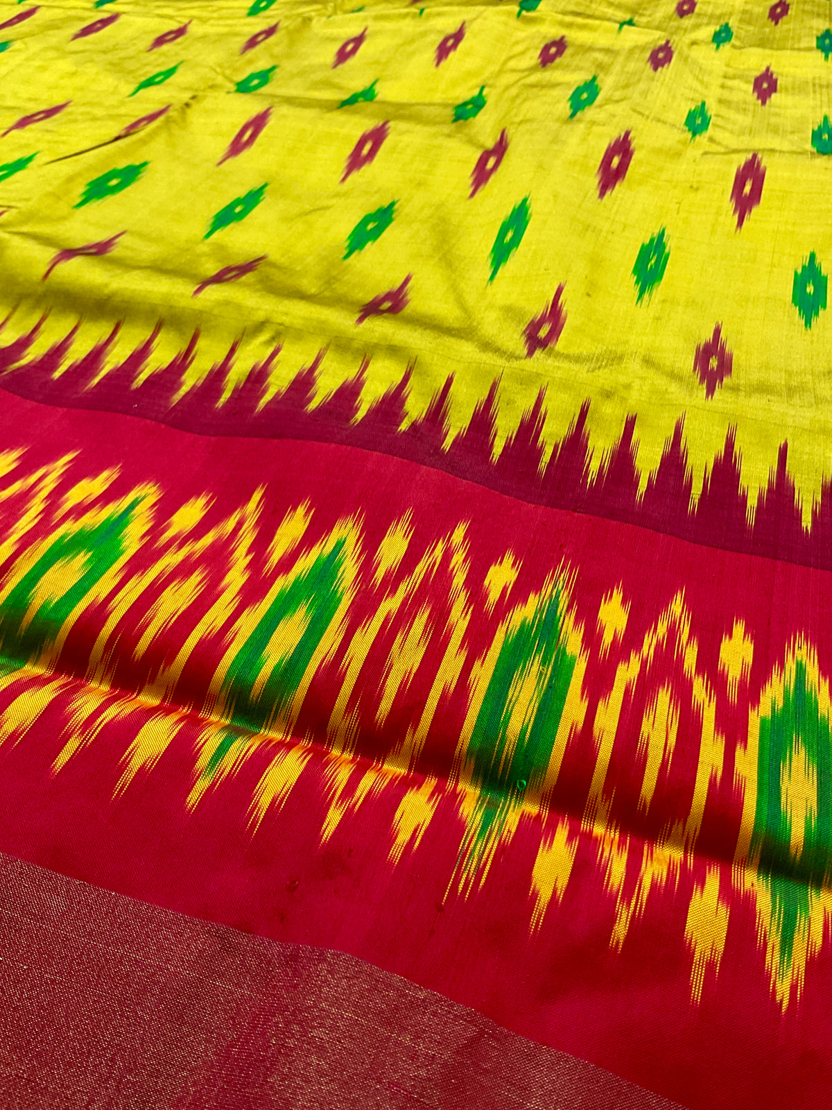 Green Pochampally Single Ikat Silk Saree — Red Patola Border & Pallu
