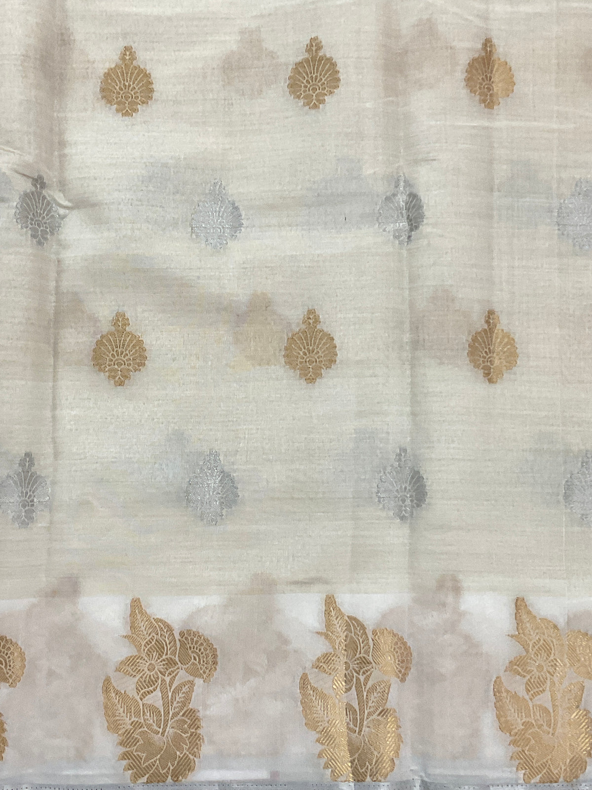White and gold zari butti silk saree design 3