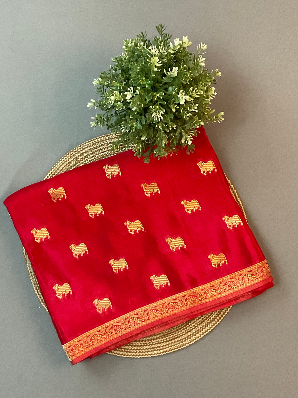 Red Nizami Handloom Soft Silk Saree with Golden Pallu & Plain Blouse