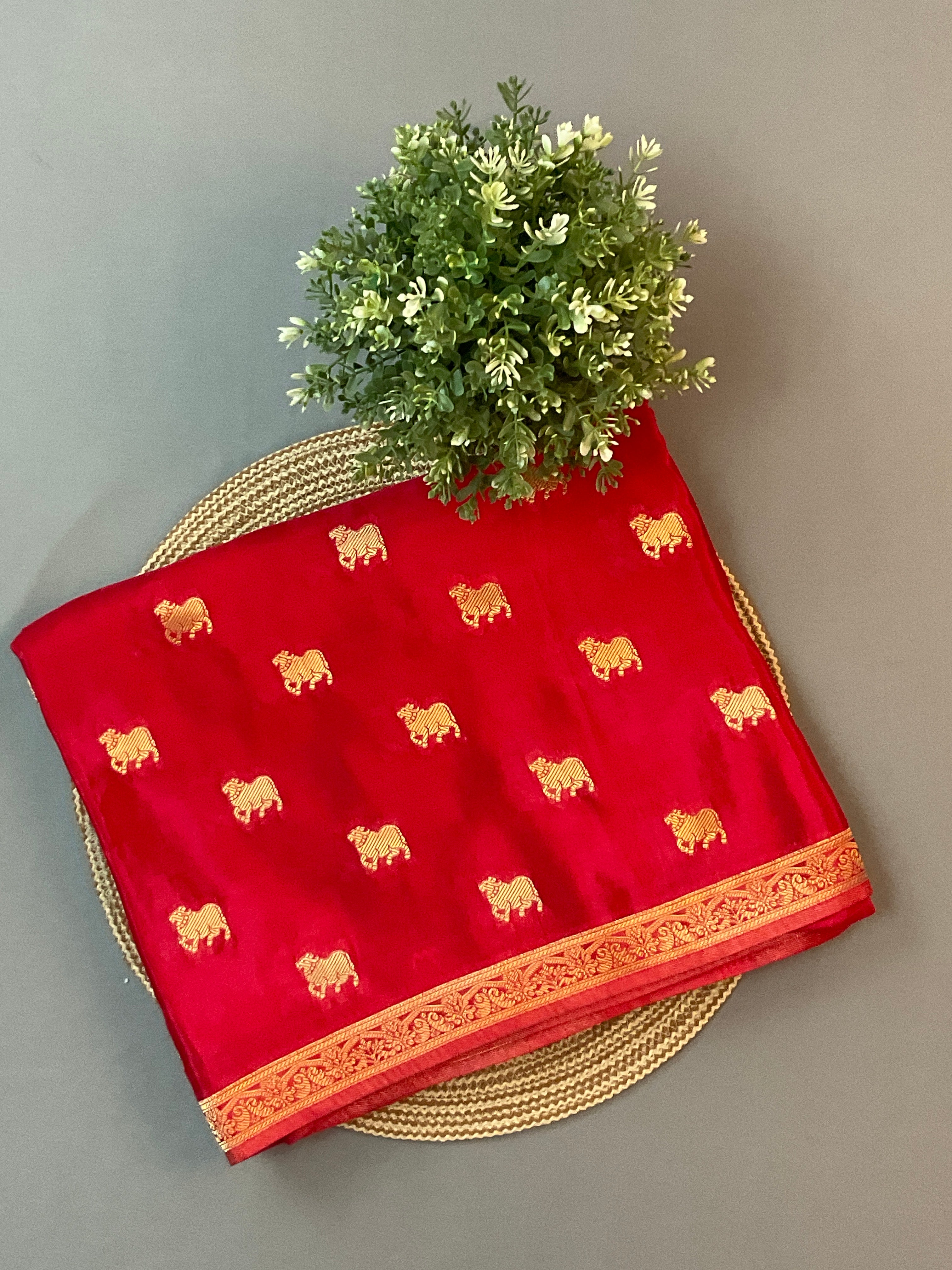 Red Nizami Handloom Soft Silk Saree with Golden Pallu & Plain Blouse