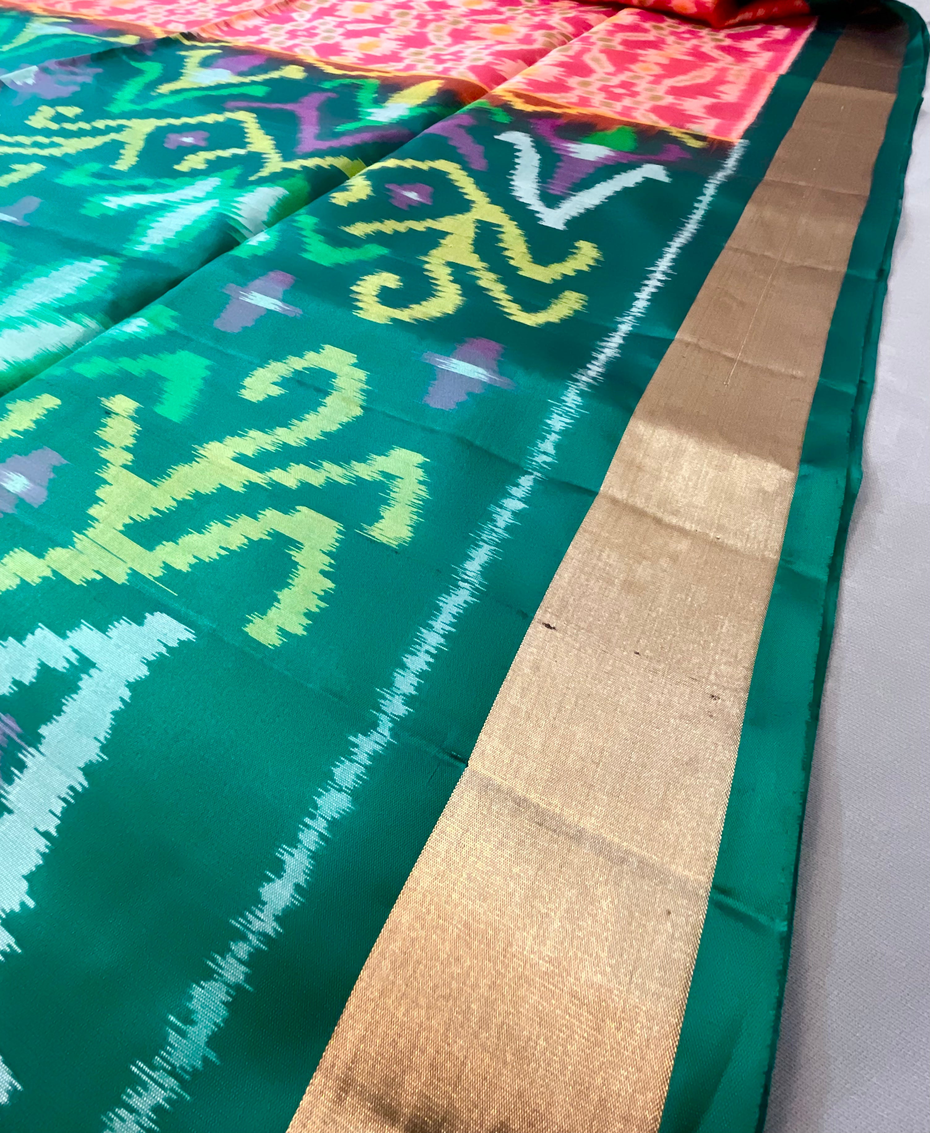 Royal Peach Pochampally Handwoven Ikat Silk Saree with Dark Green Contrast Pallu & Plain Blouse