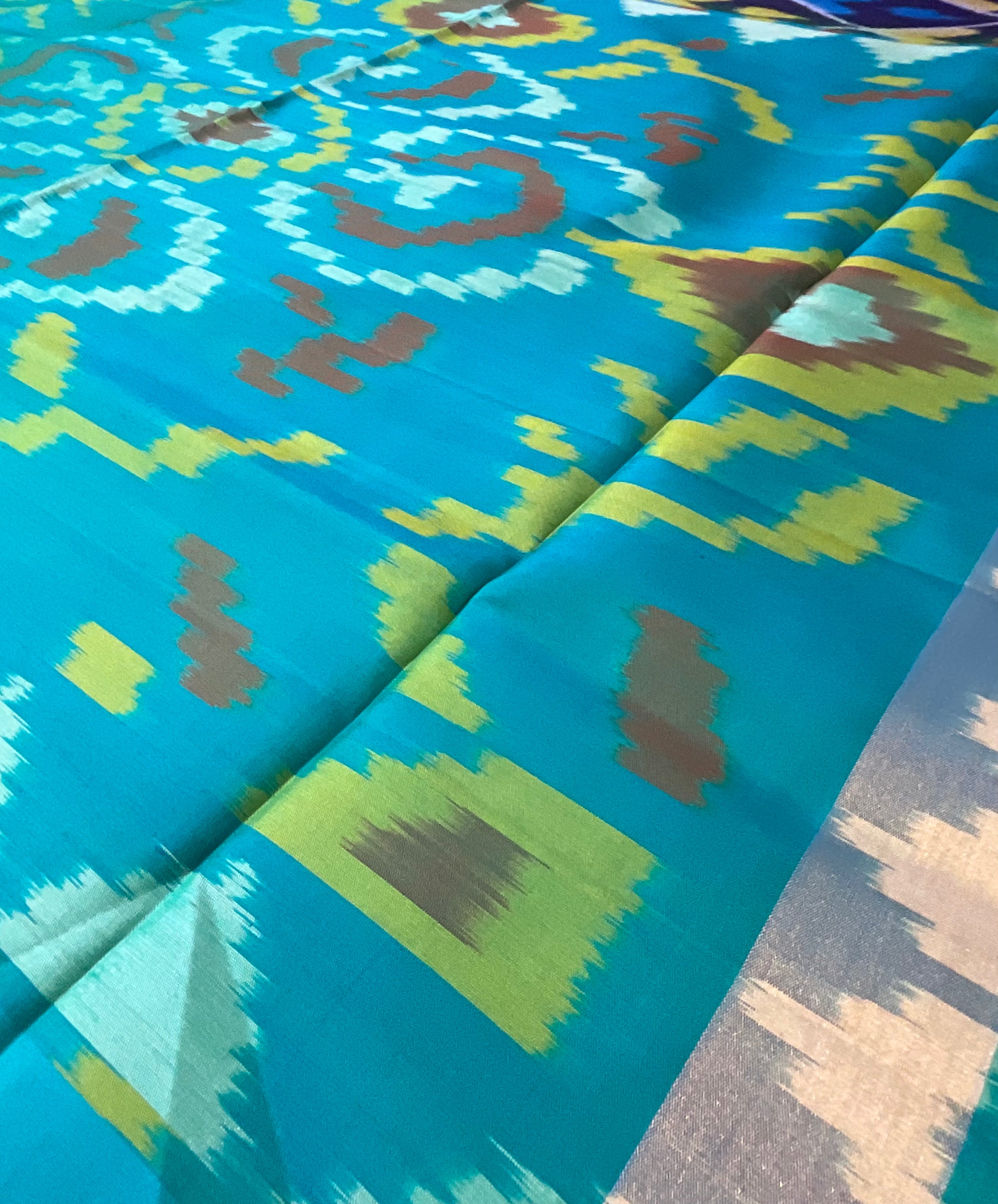 Royal Blue Pochampally Handwoven Ikat Silk Saree with Turquoise Blue-Green Contrast Pallu & Plain Blouse