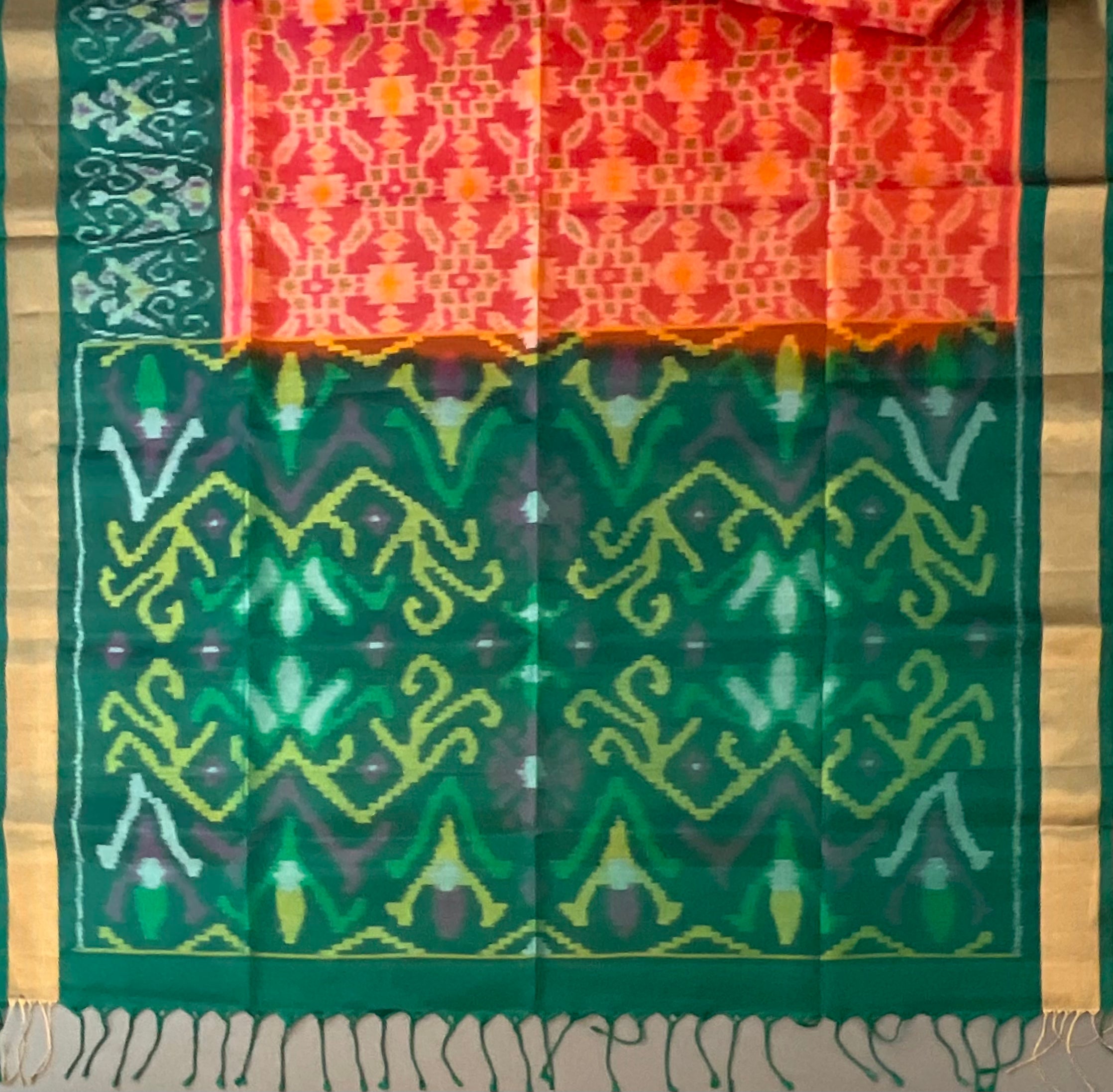Royal Peach Pochampally Handwoven Ikat Silk Saree with Dark Green Contrast Pallu & Plain Blouse