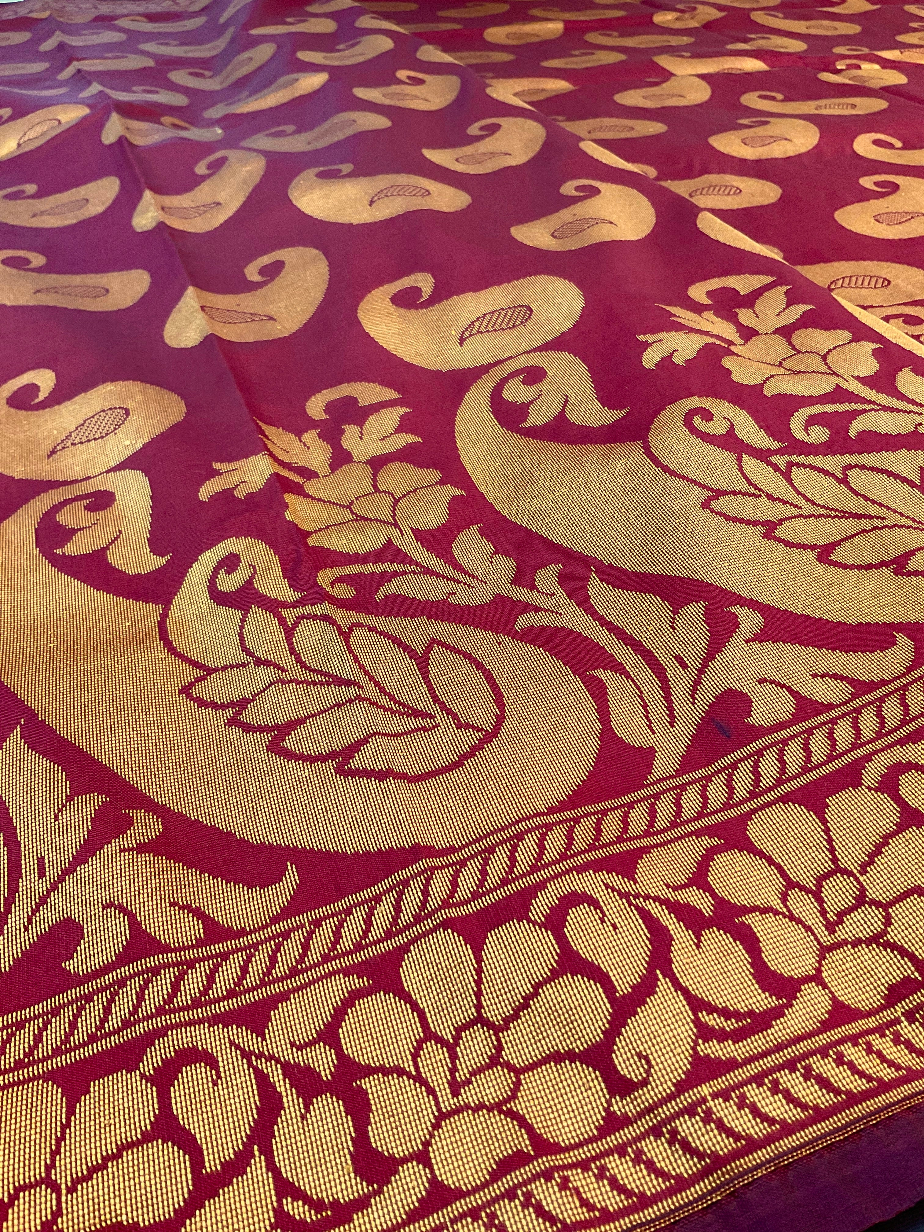 Red Jamdani Handloom Silk Saree with Gold Border & Gold Pallu with blouse