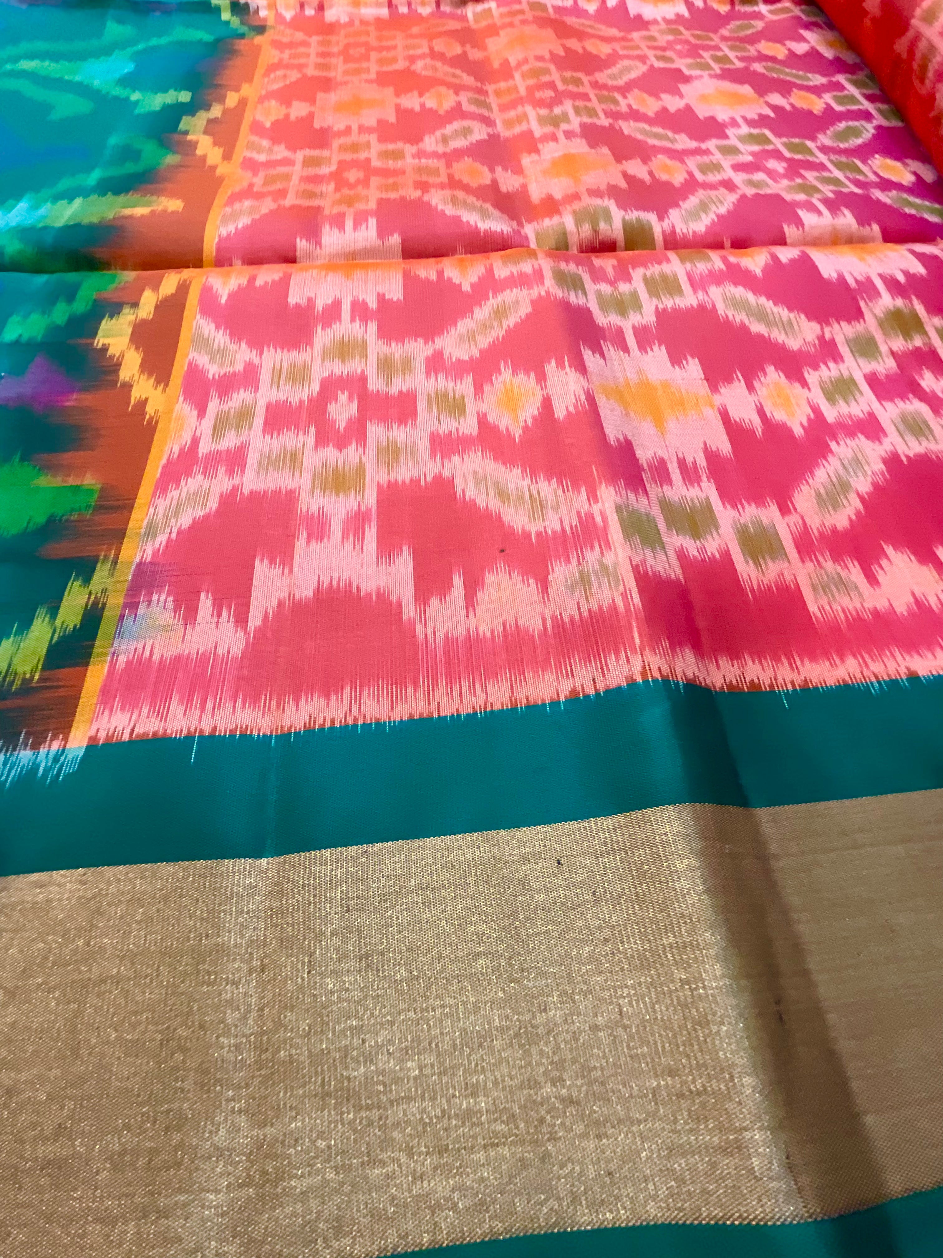 Royal Peach Pochampally Handwoven Ikat Silk Saree with Dark Green Contrast Pallu & Plain Blouse