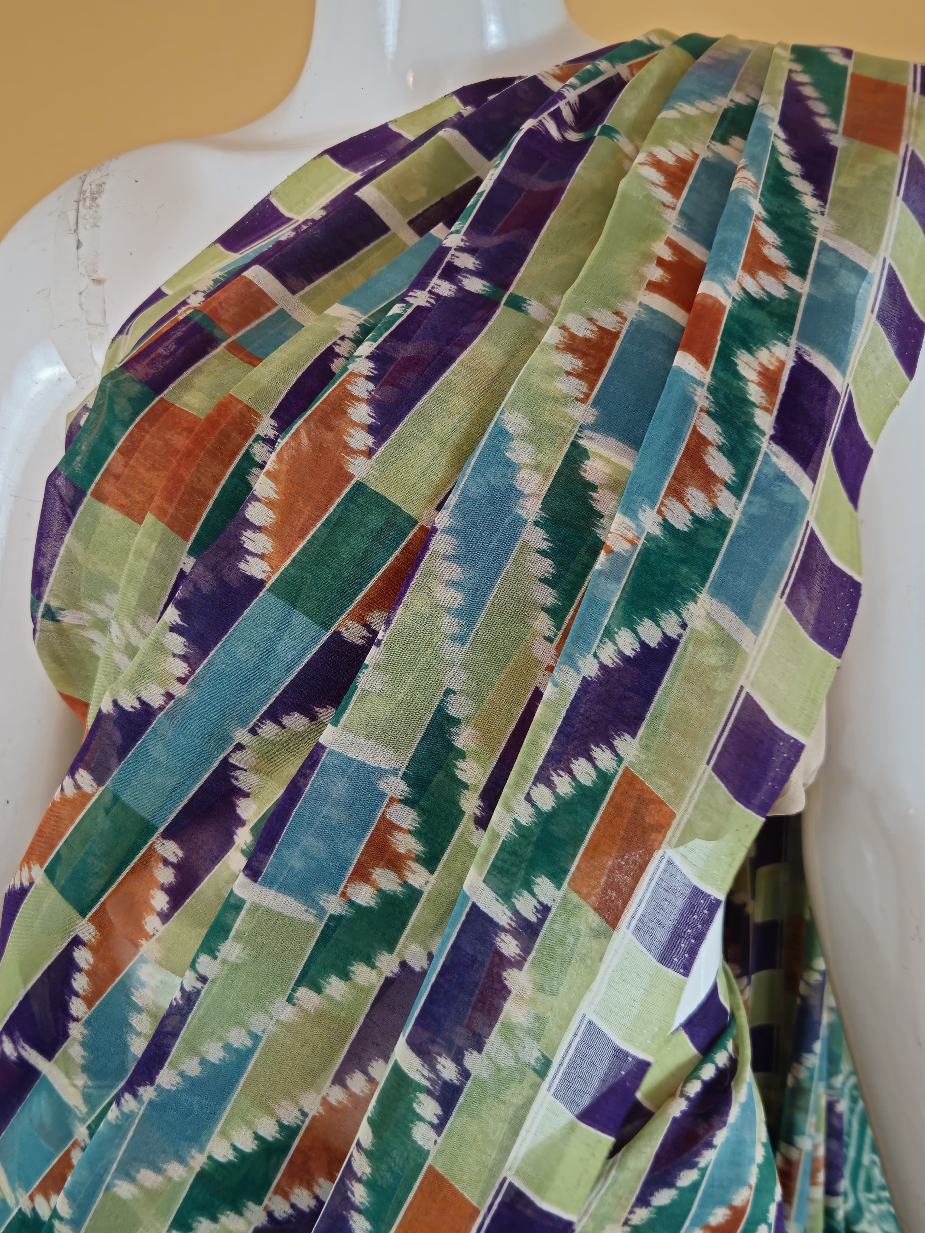 Garden Vareli Lentus Pochampally Ikkat Saree with Blouse — Green